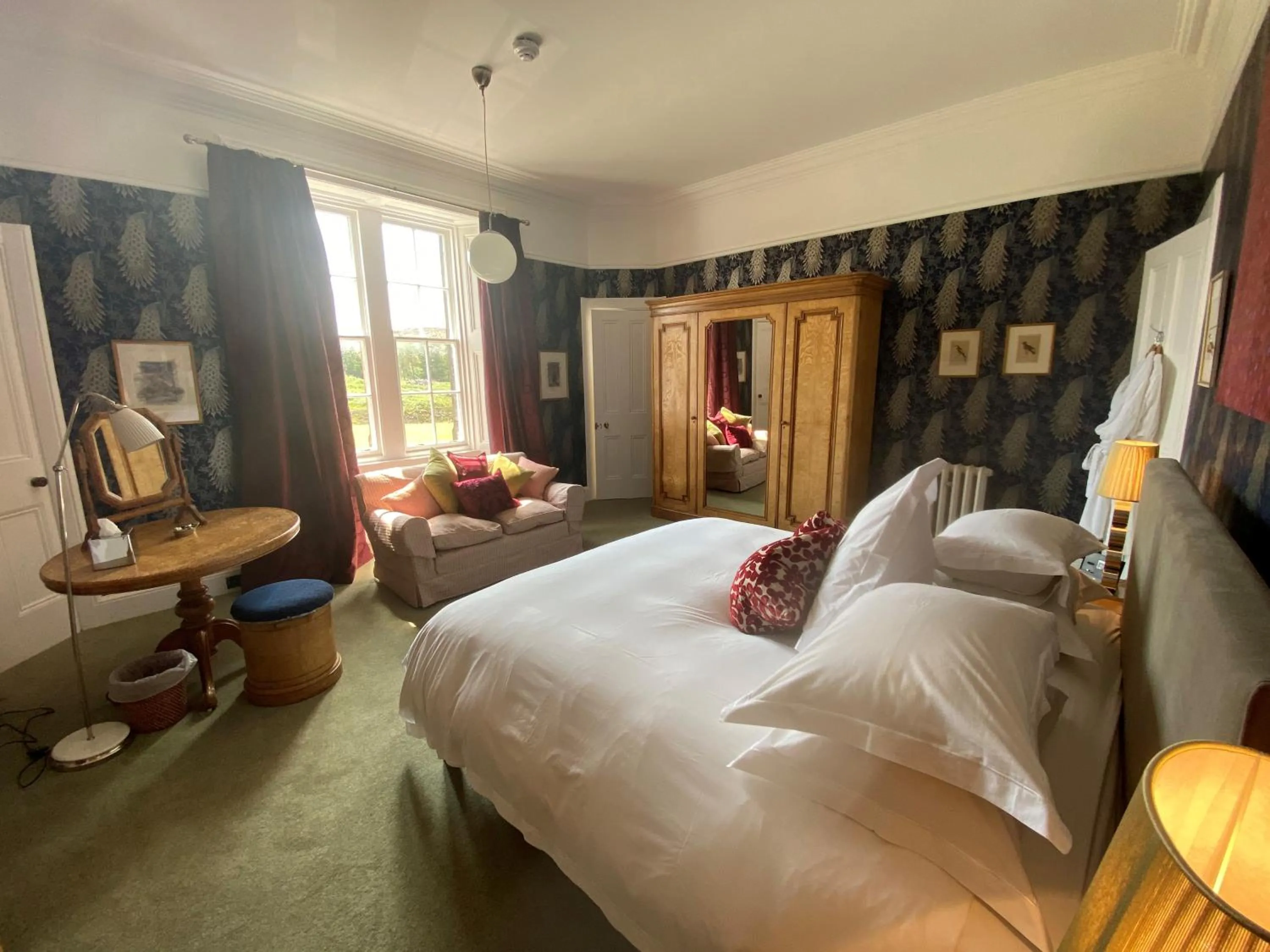 Bedroom, Bed in Glengorm Castle