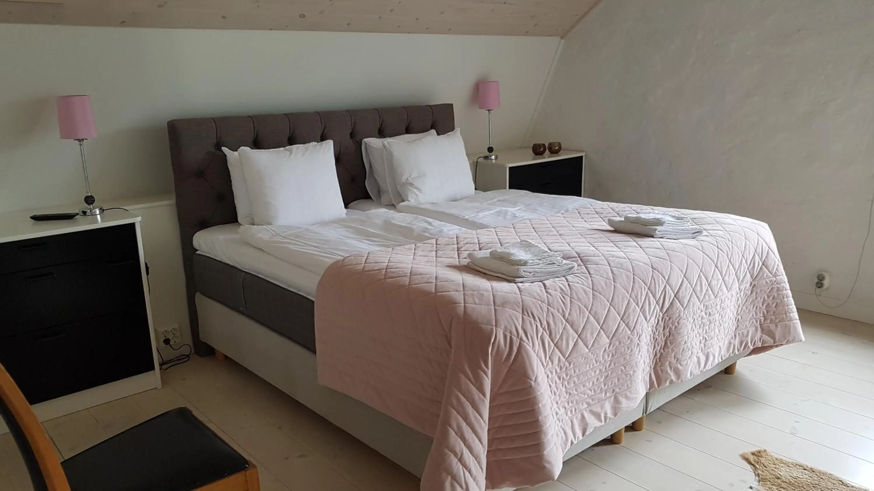 Property building, Bed in Skänninge Bed & Breakfast