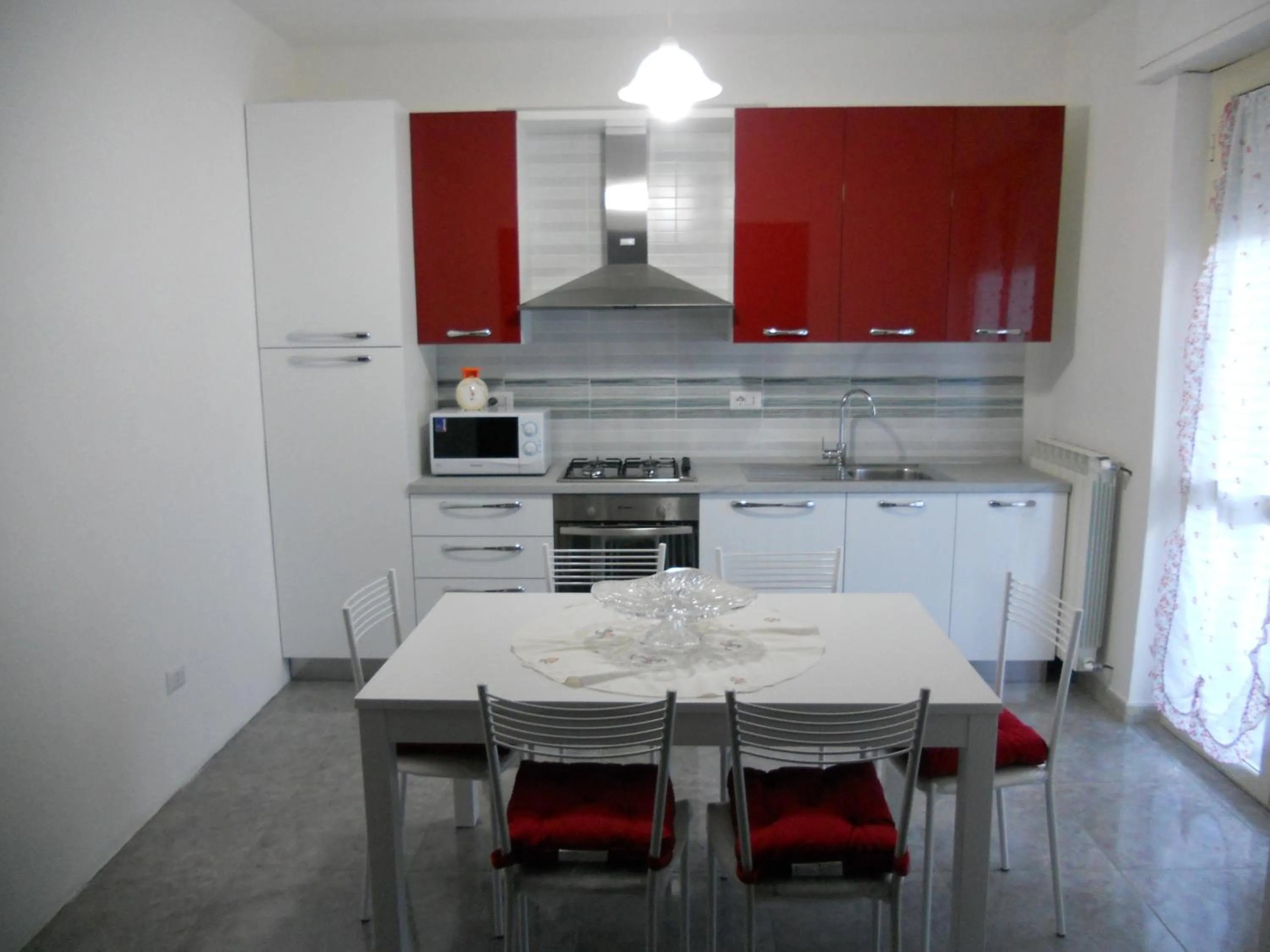 Communal kitchen in B&B Il Corallo