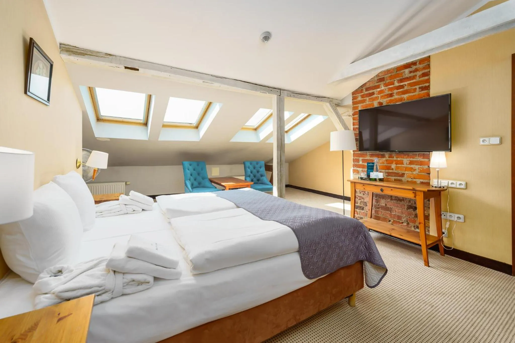 Photo of the whole room, Bed in Maxymilian Unique Hotel - Adults Only