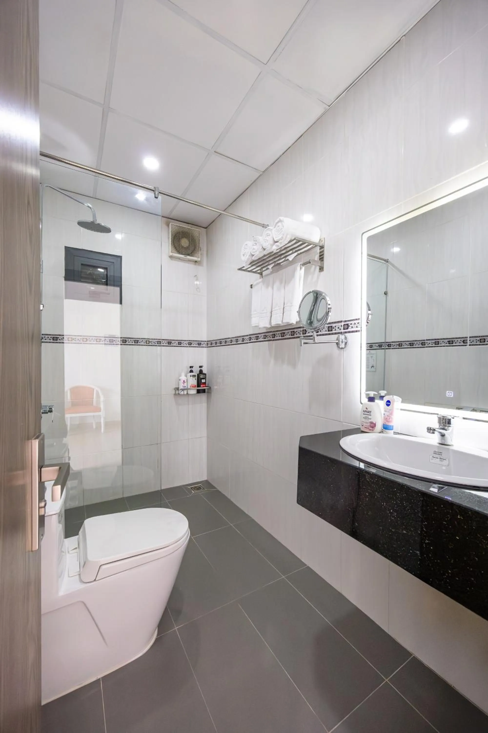 Shower in A25 Hotel - 65G Nguyen Thai Hoc