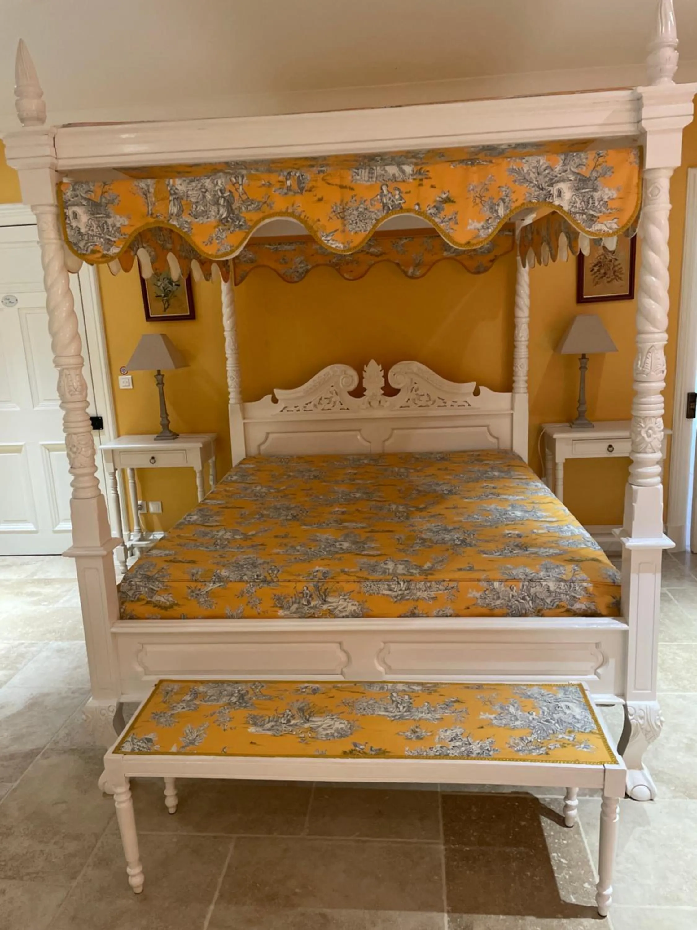 Photo of the whole room, Bed in Chambre d'Hôte Couguiolet - avec piscine