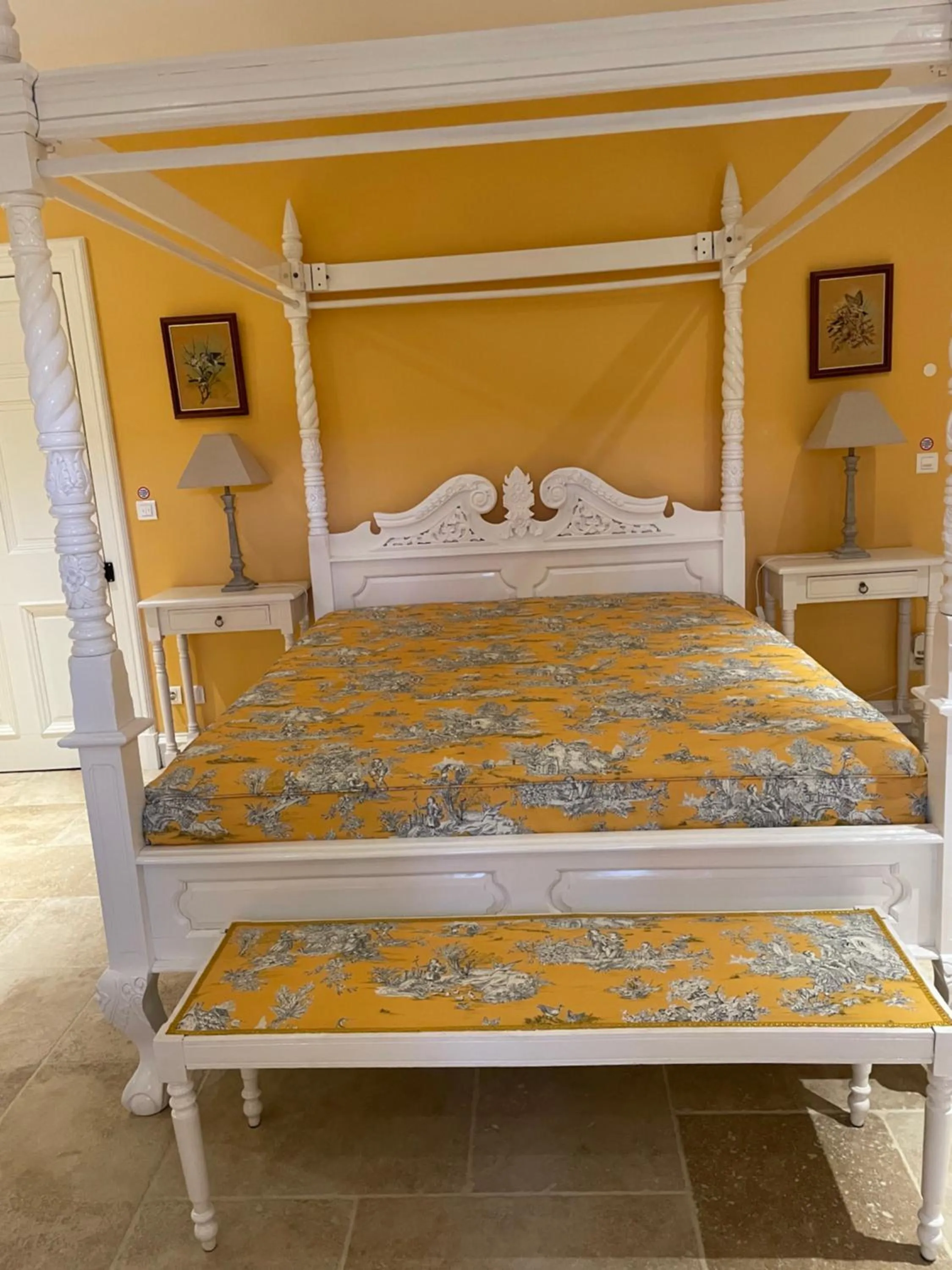 Photo of the whole room, Bed in Chambre d'Hôte Couguiolet - avec piscine