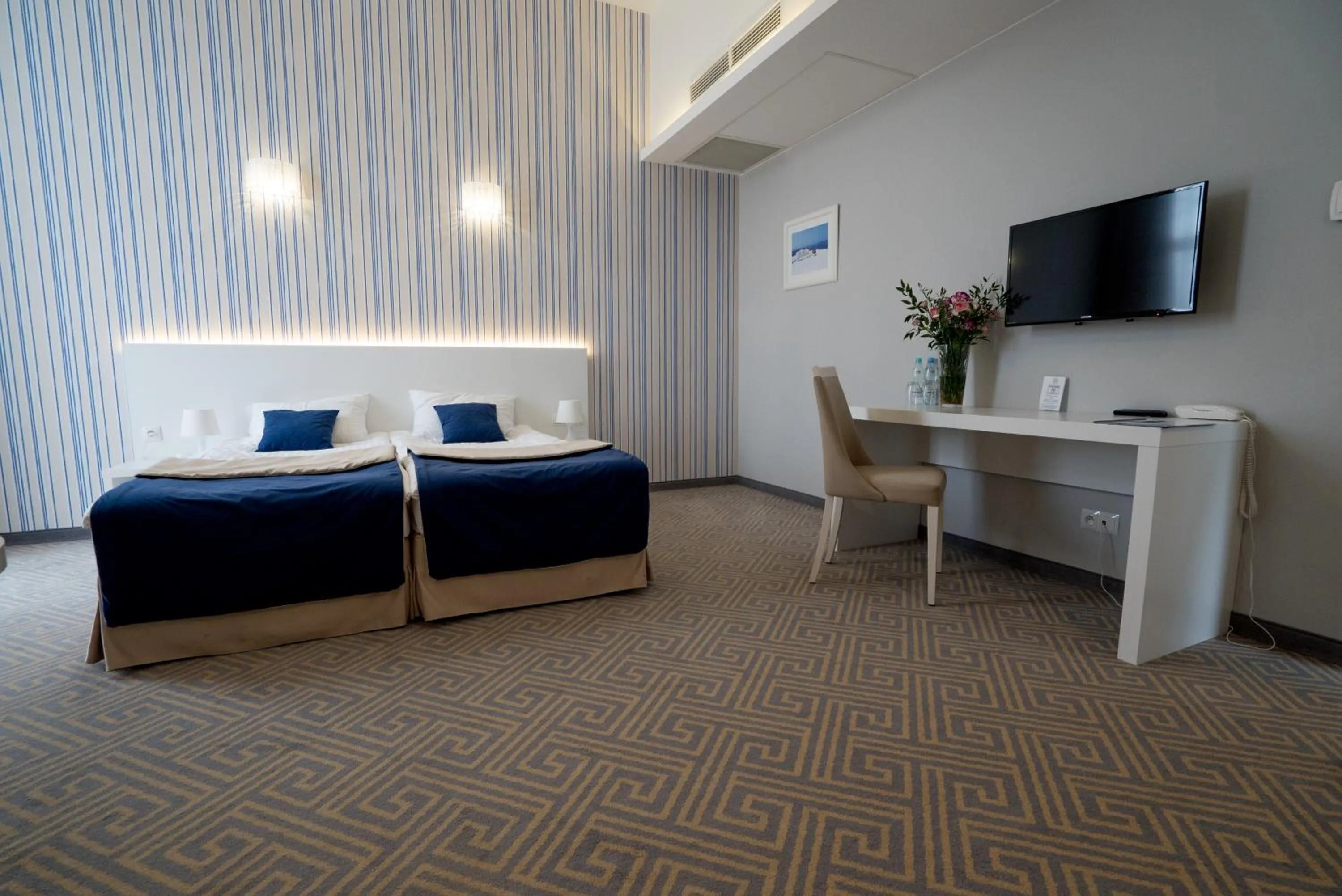 Property building, Bed in Hotel Aleksandria