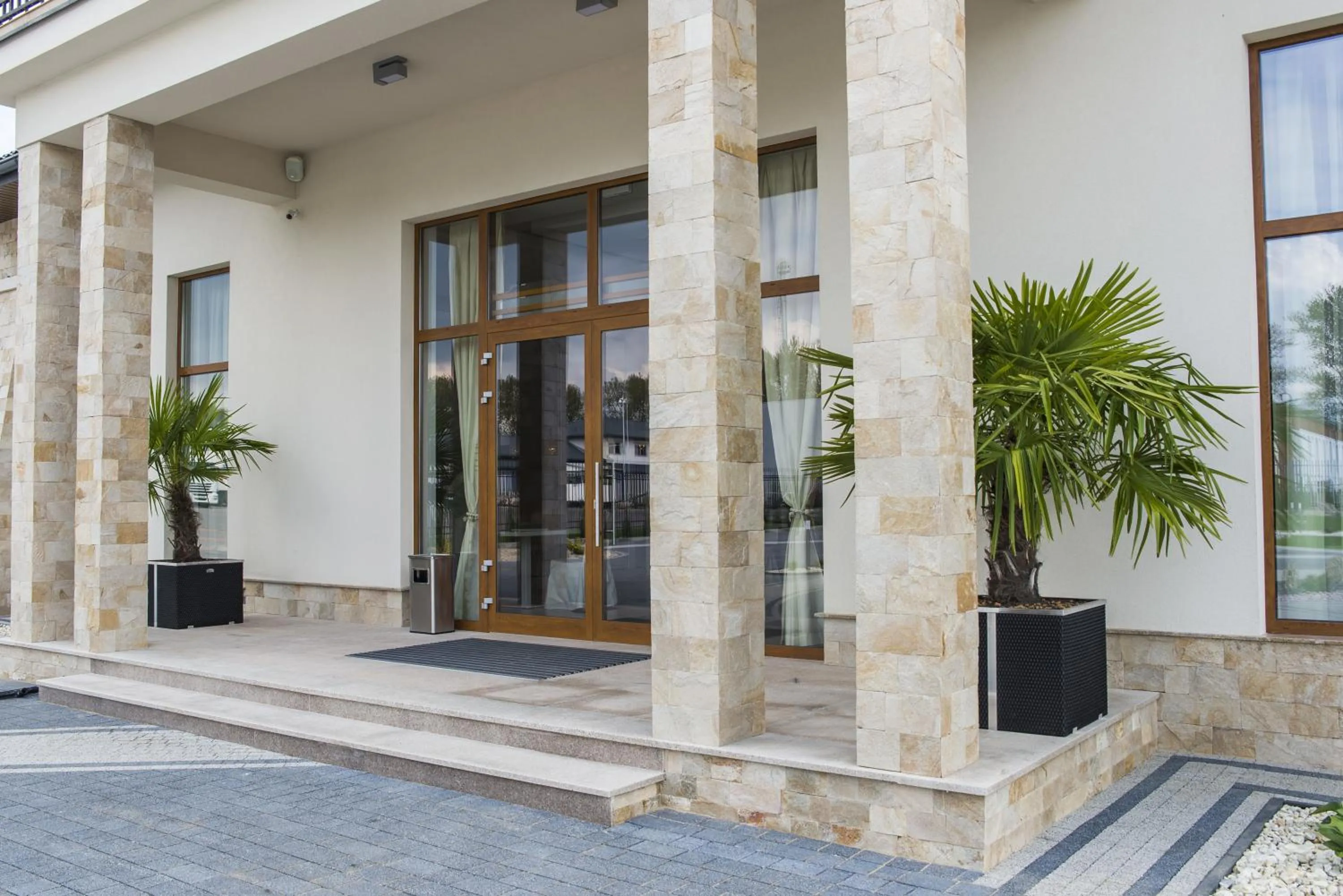 Facade/entrance in Hotel Aleksandria