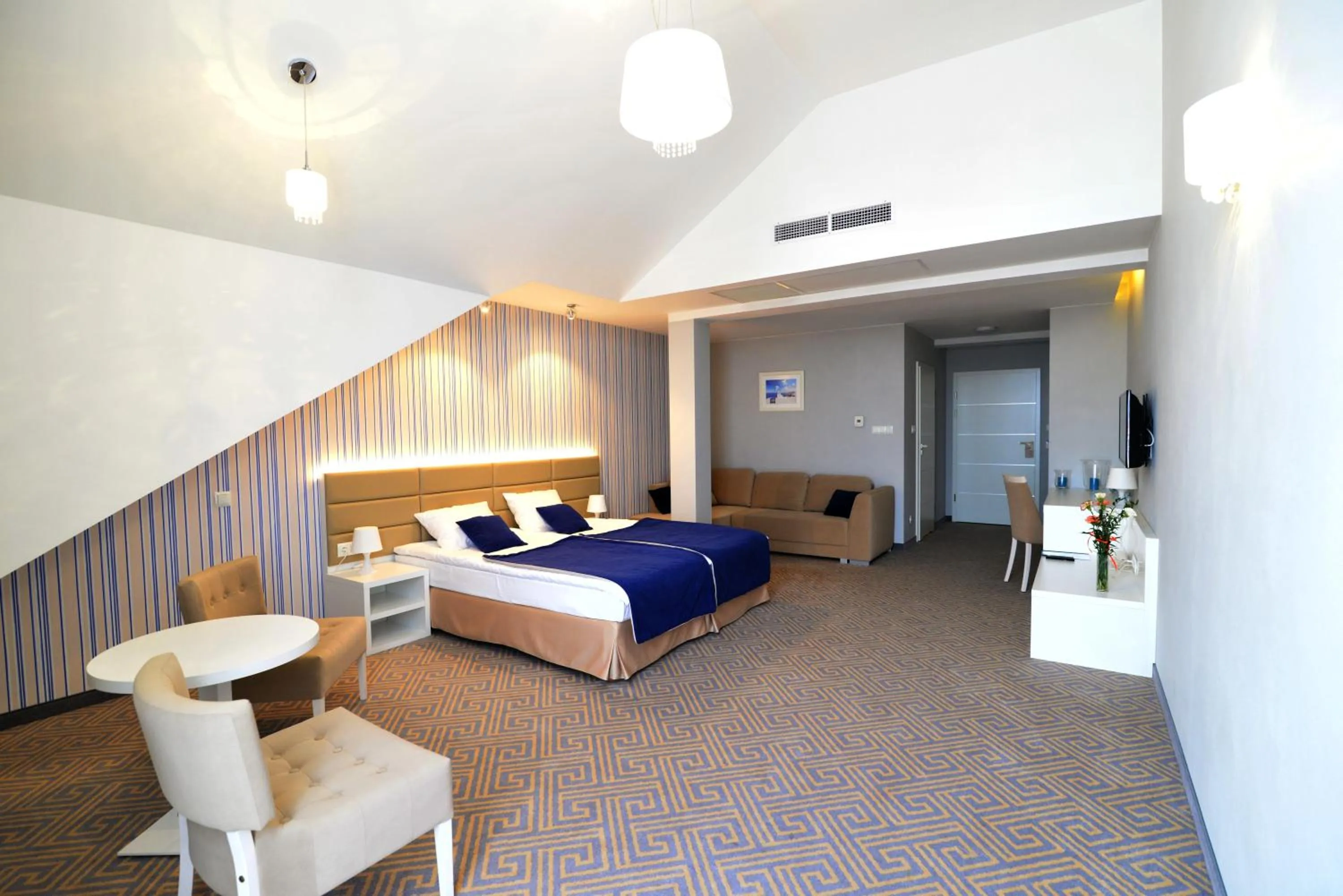 Bathroom, Bed in Hotel Aleksandria