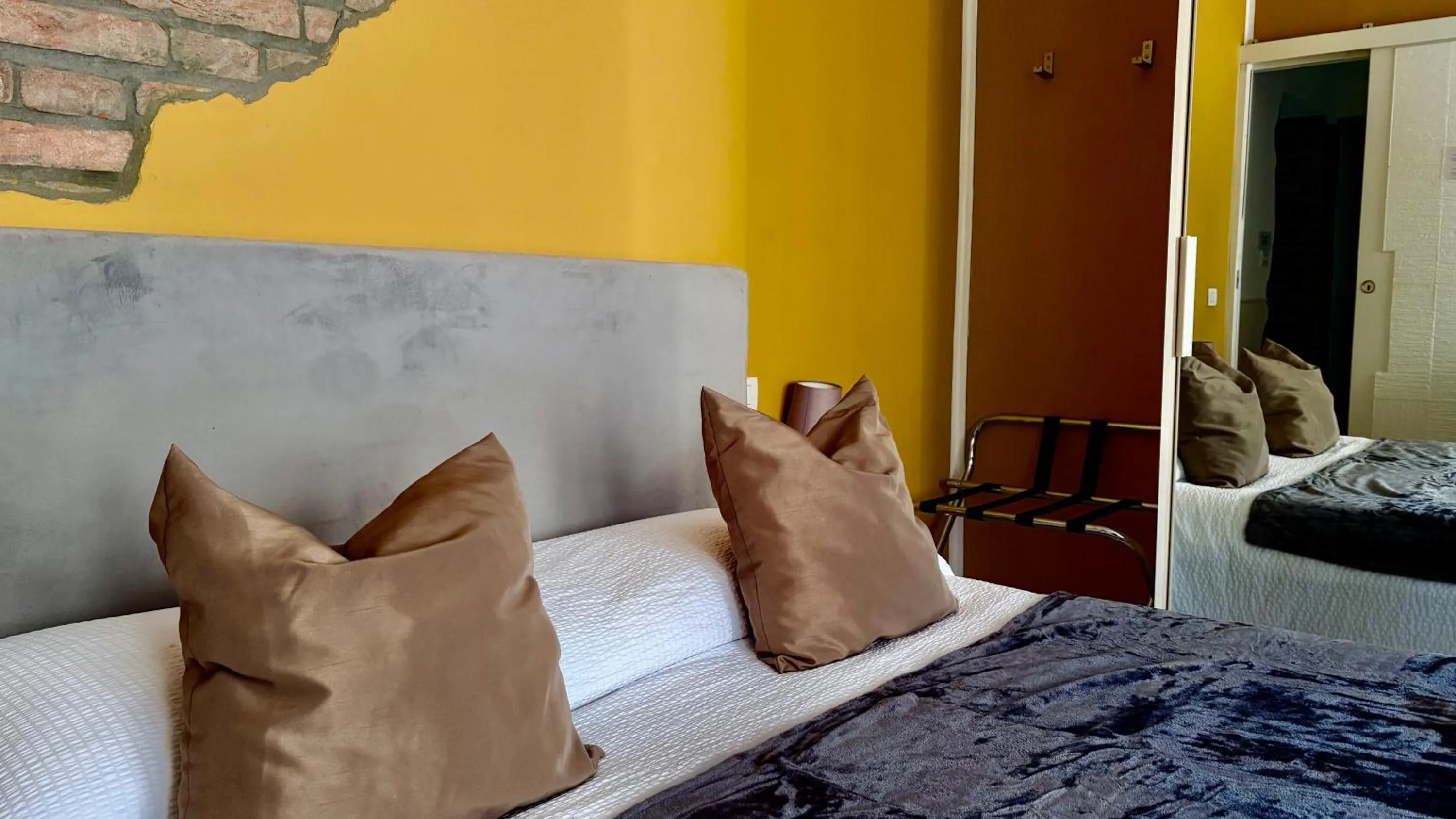 Bed in Forum Guest House FREE Private Parking