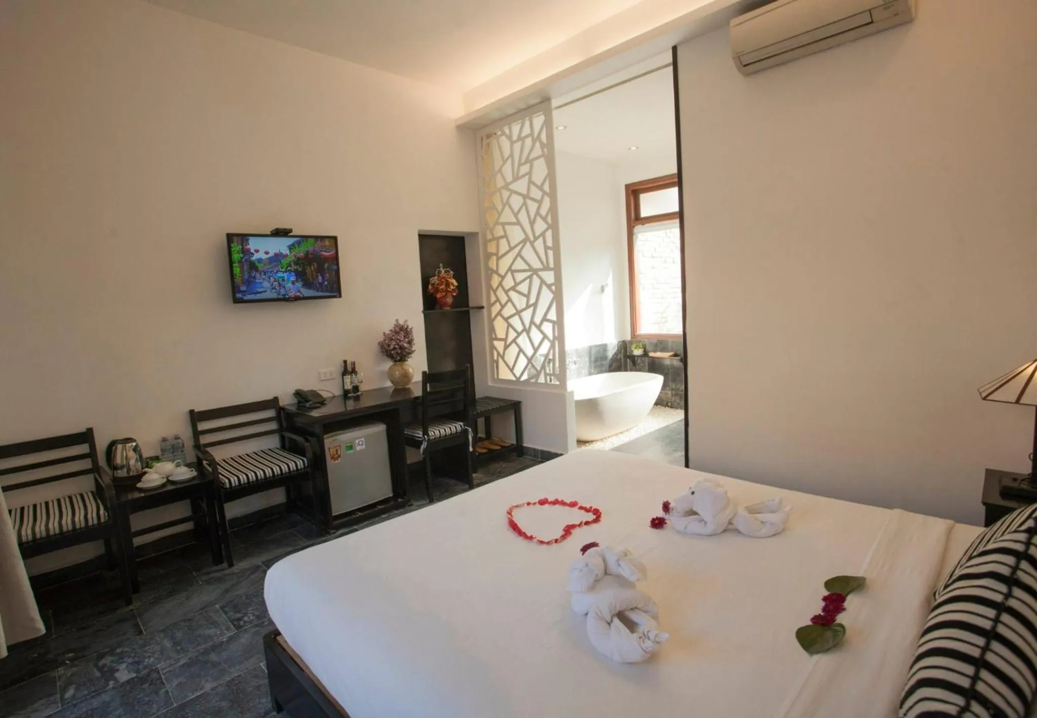 Bed in Hoi An TNT Villa