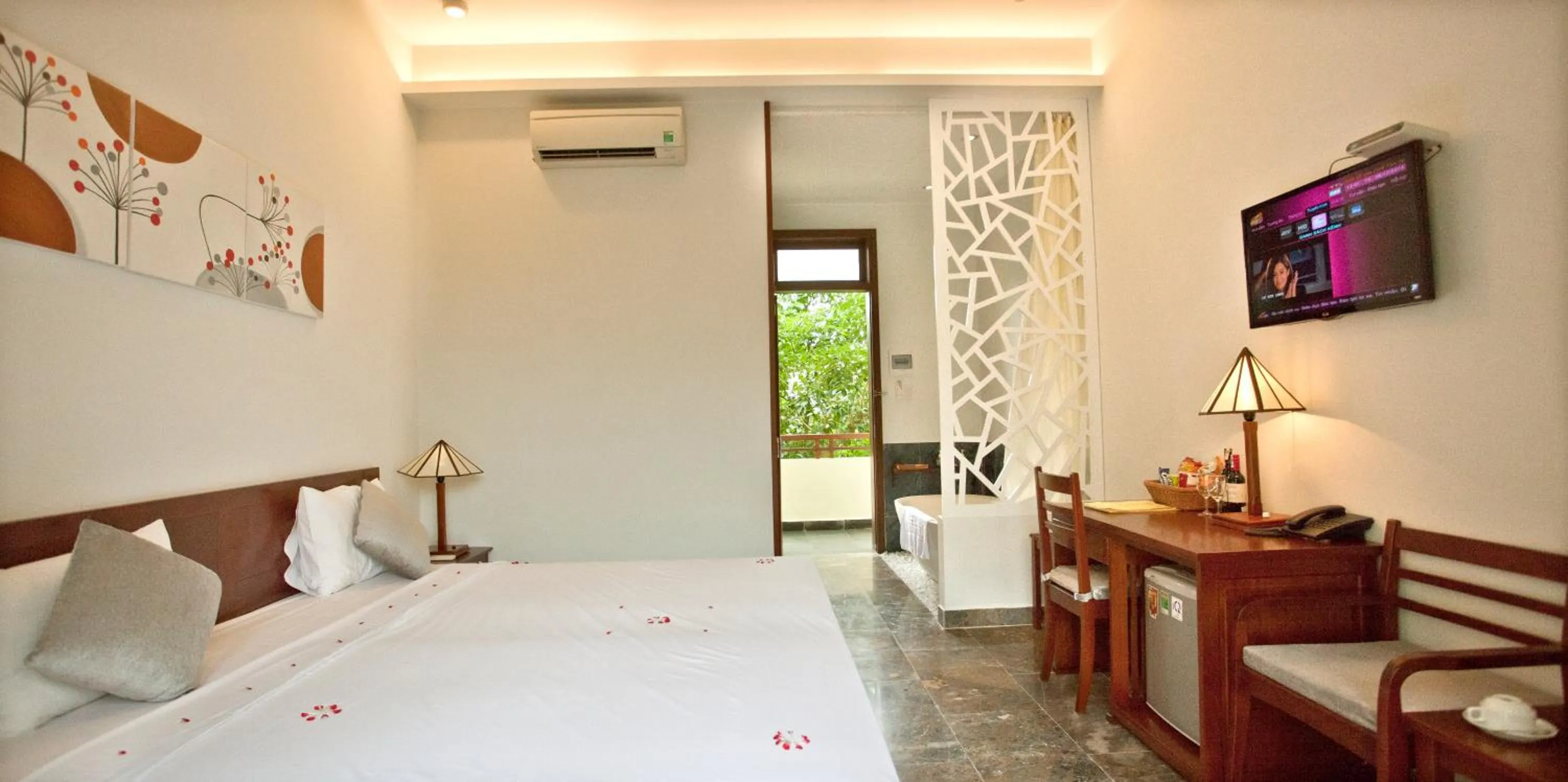 Bed in Hoi An TNT Villa