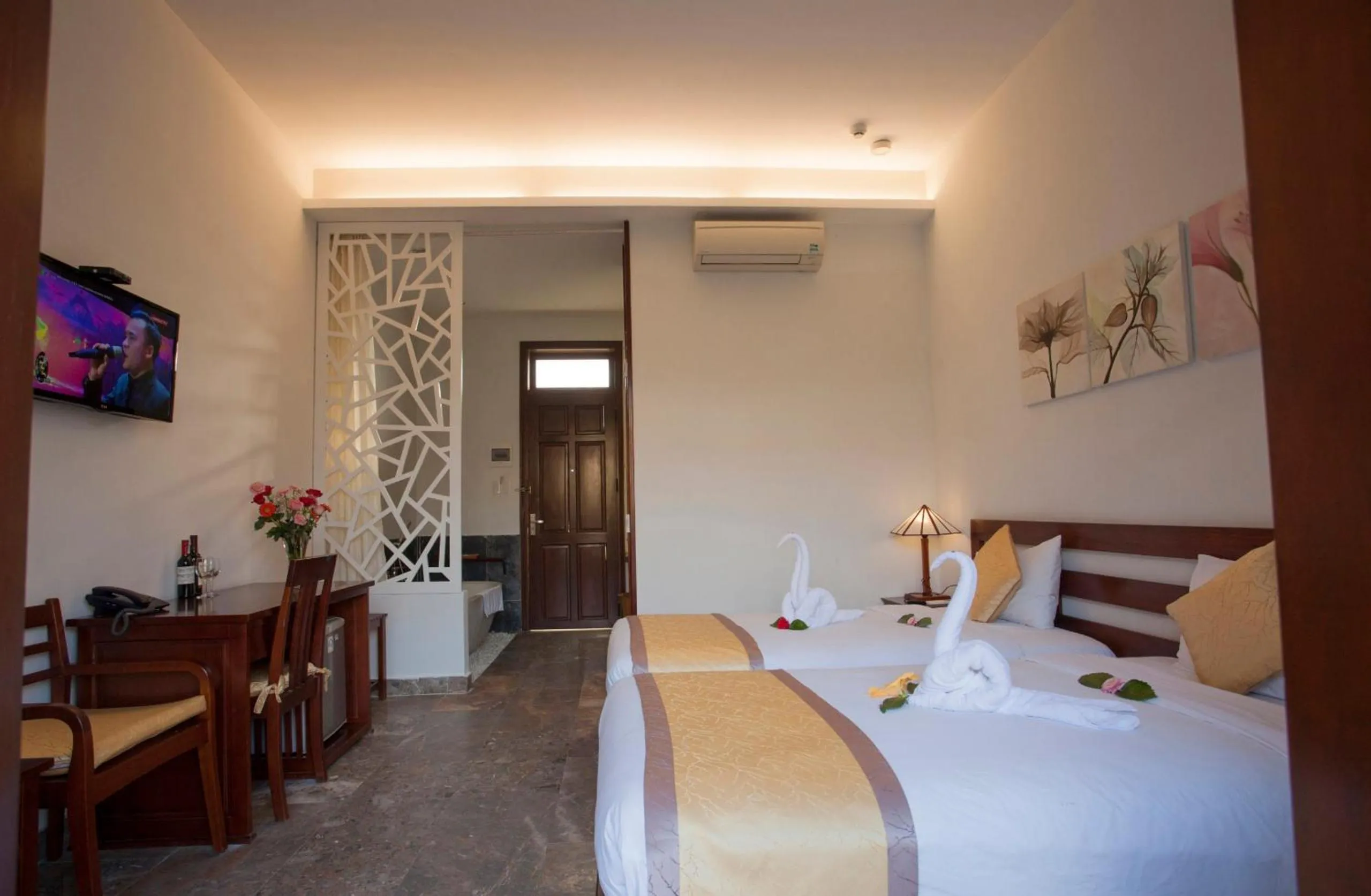 Bed in Hoi An TNT Villa