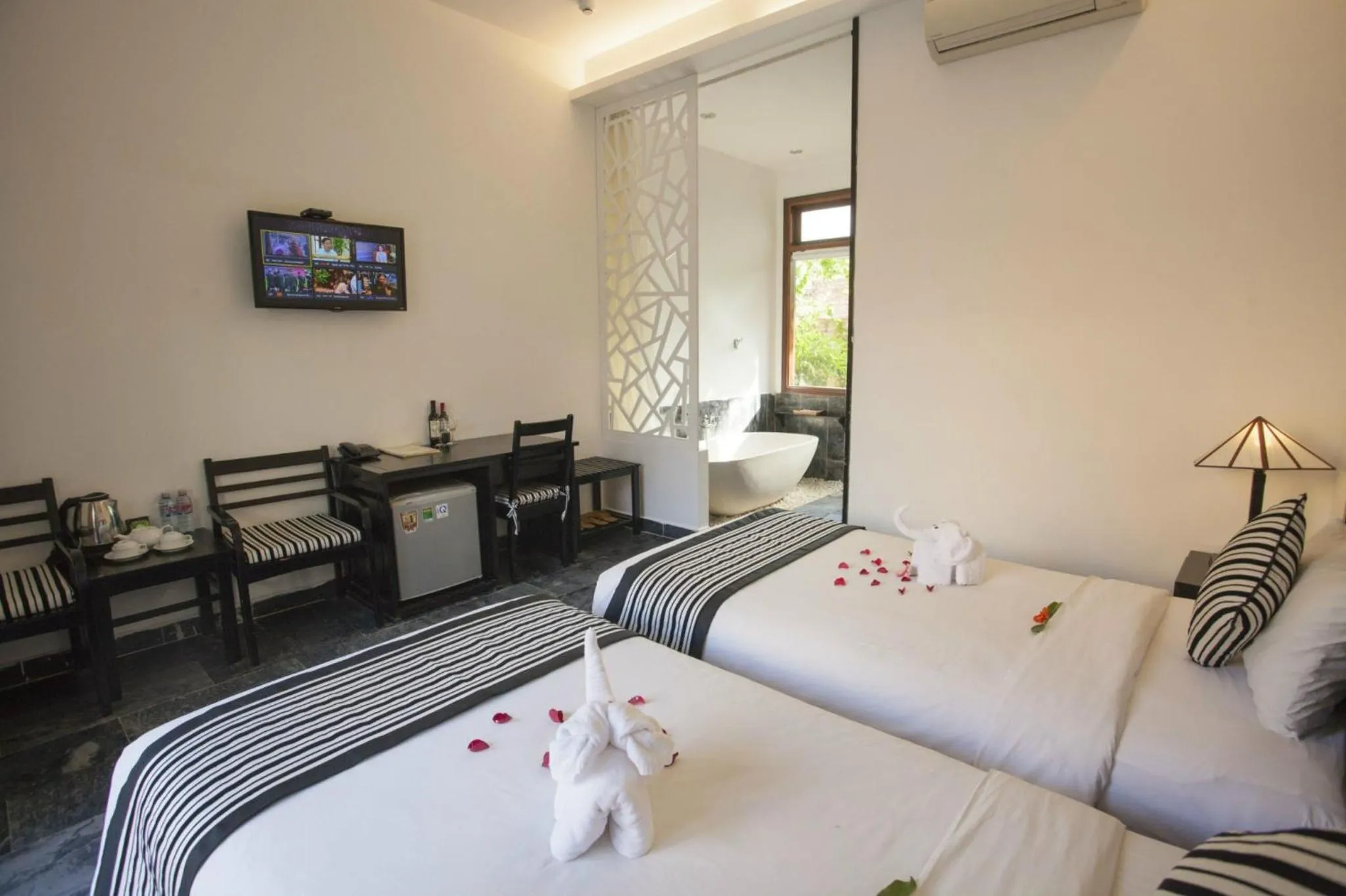 Bed in Hoi An TNT Villa