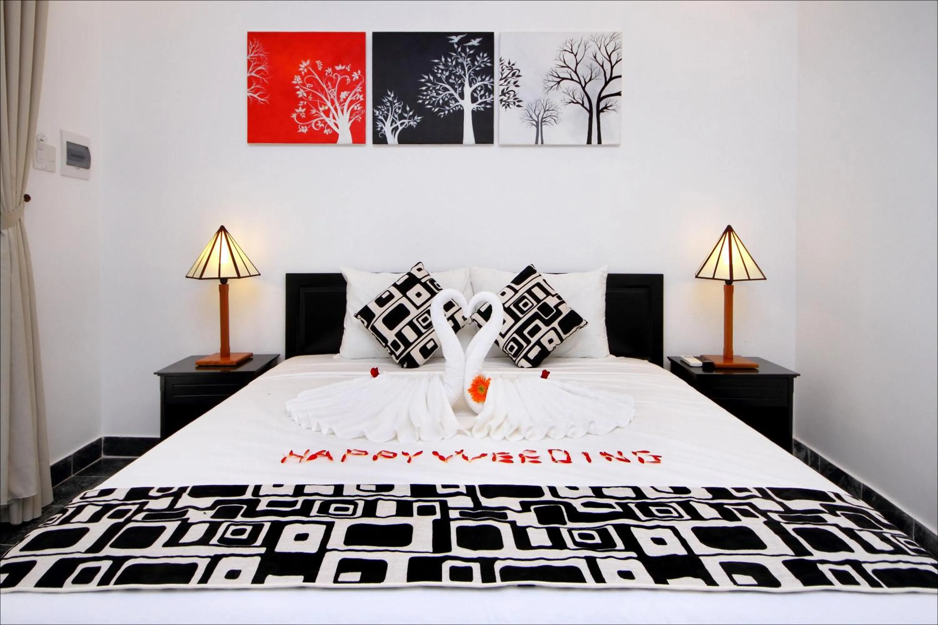 Decorative detail, Bed in Hoi An TNT Villa