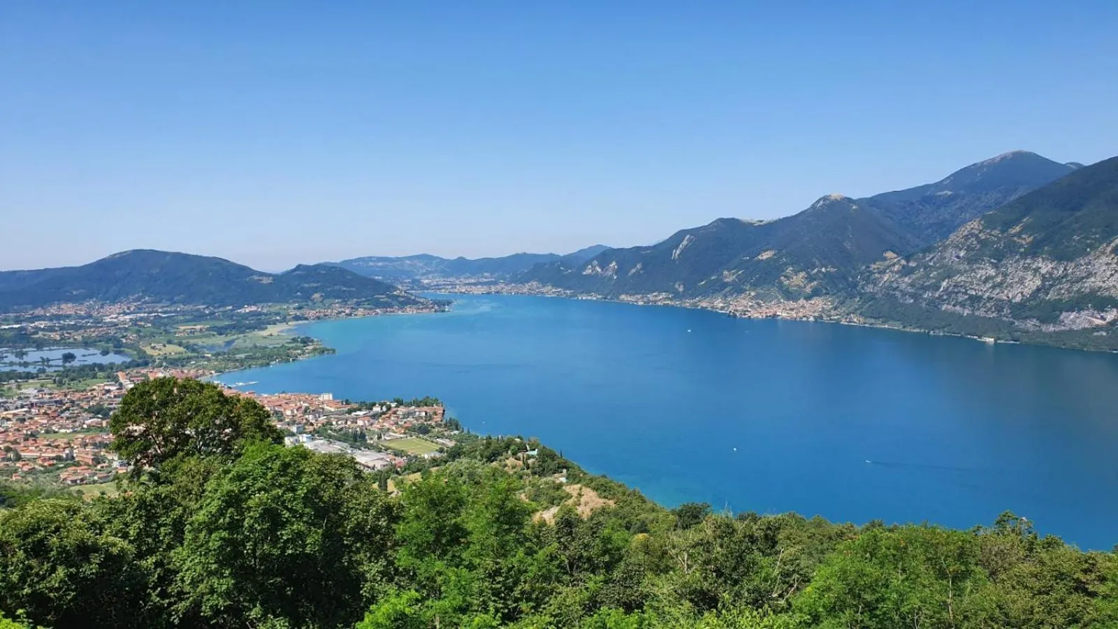 Double Room with Lake View in Relais I Due Roccoli
