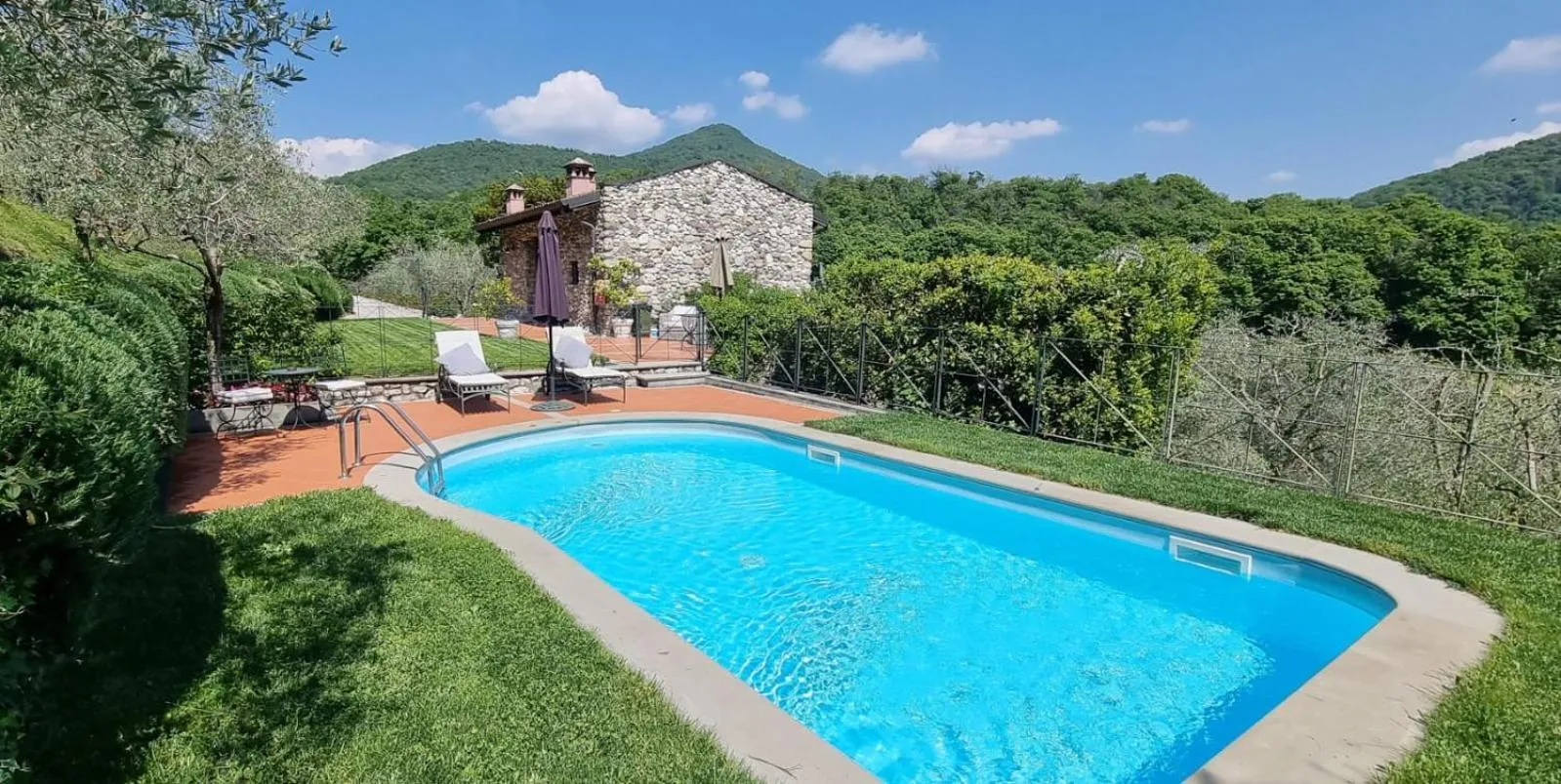 Swimming pool in Relais I Due Roccoli