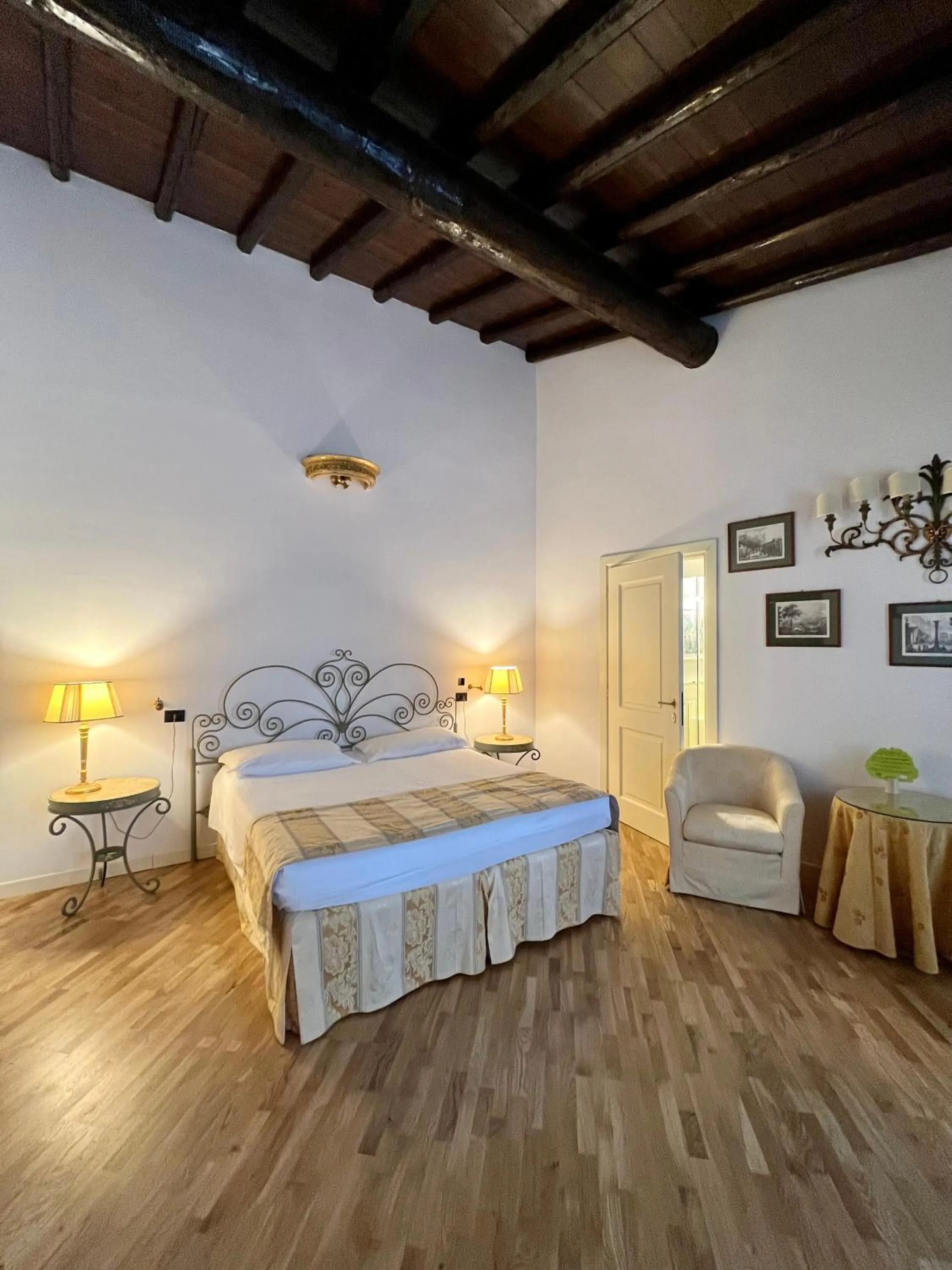 Photo of the whole room, Bed in Relais I Due Roccoli