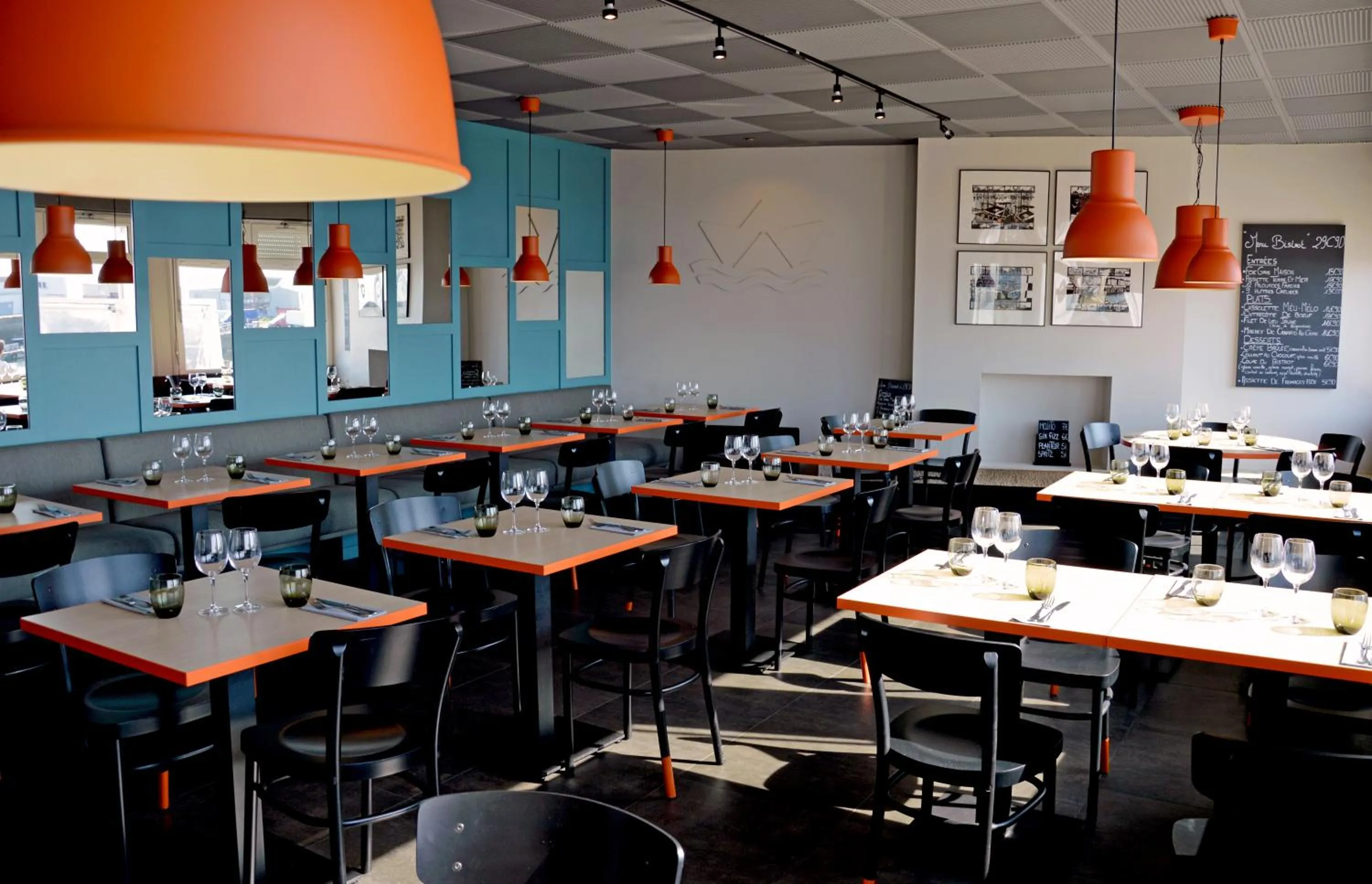 Restaurant/places to eat in Logis Hotel Du Port