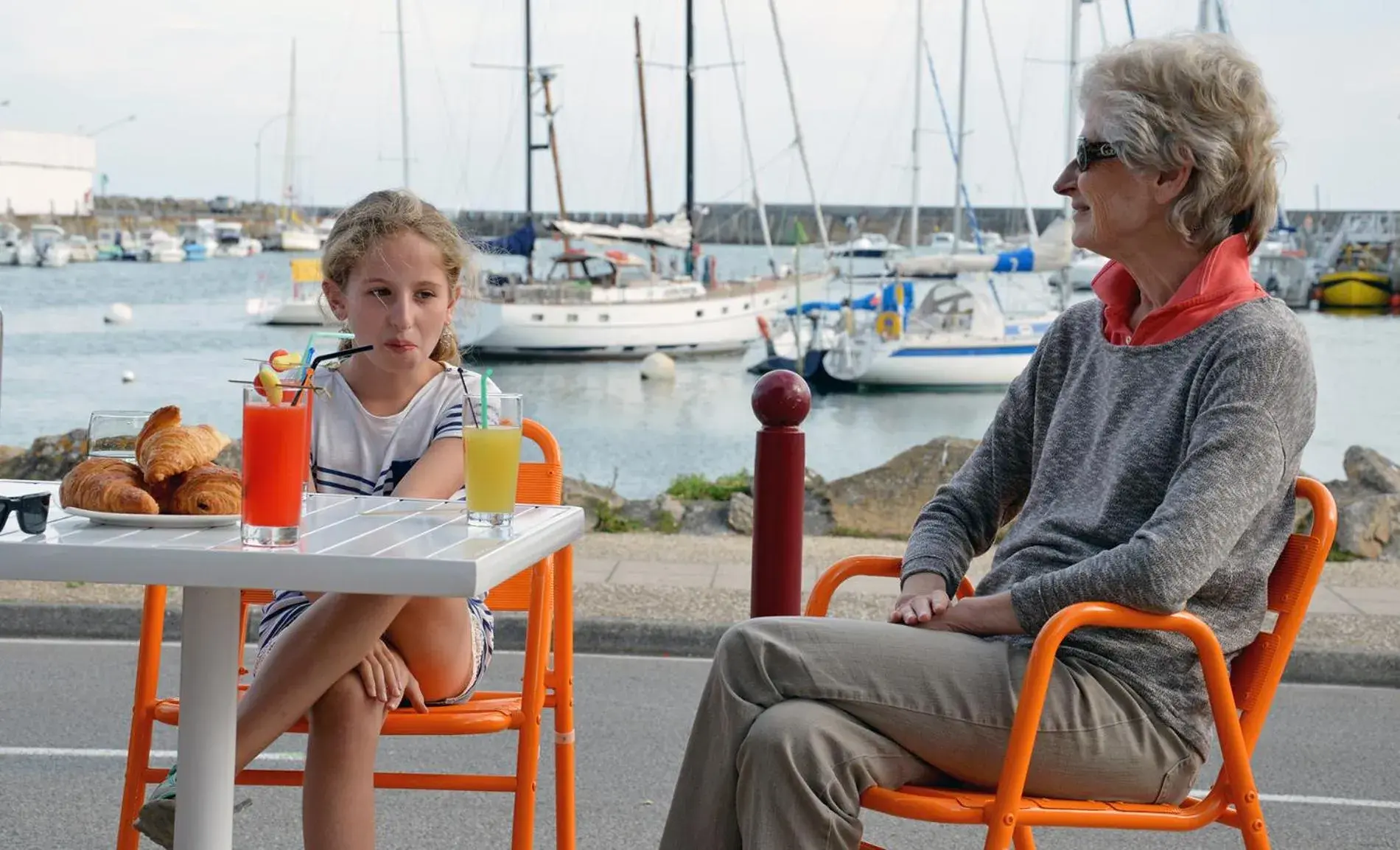 Classic Double Room in Logis Hotel Du Port Classic Double Room in Logis Hotel Du Port