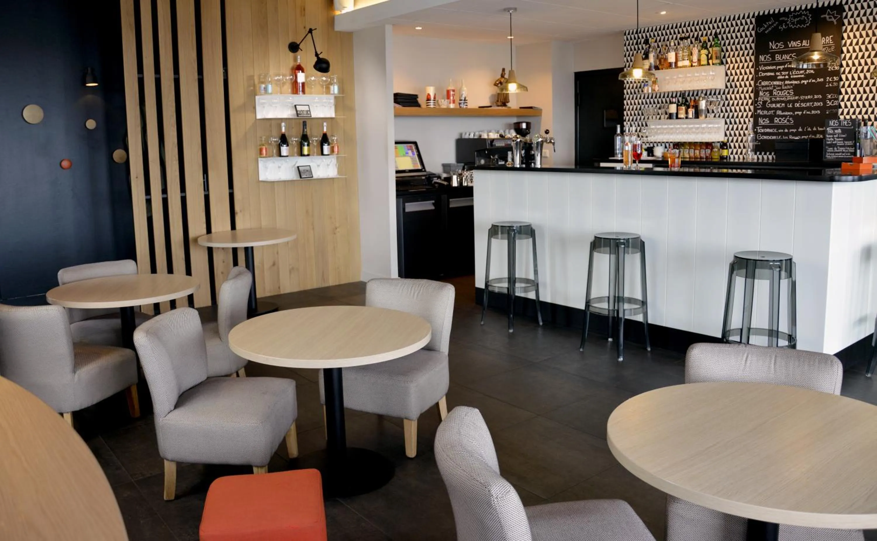 Restaurant/places to eat in Logis Hotel Du Port