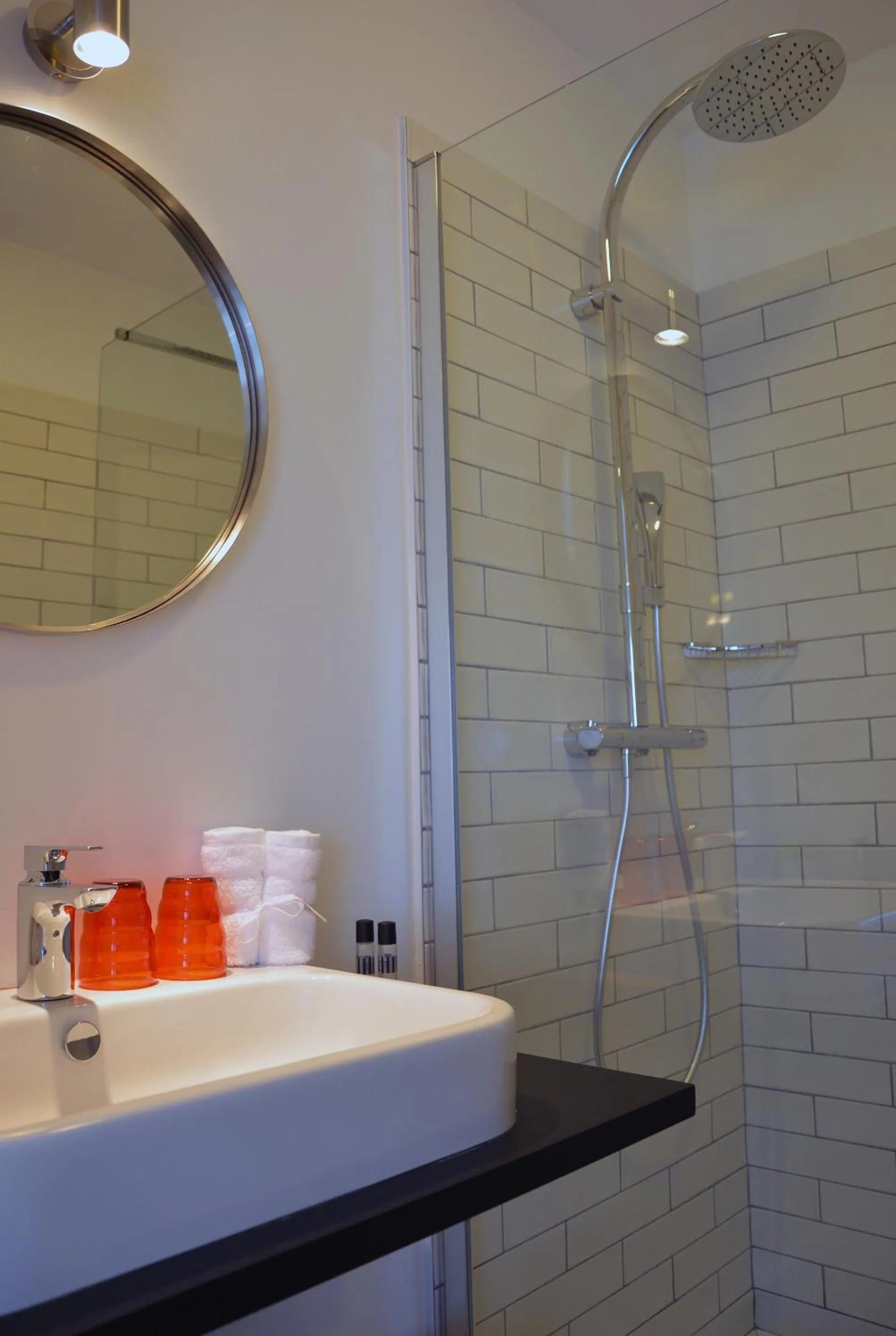 Shower in Logis Hotel Du Port