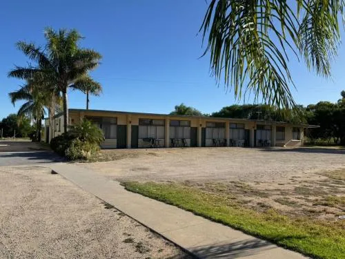 Lazy River Motor Inn