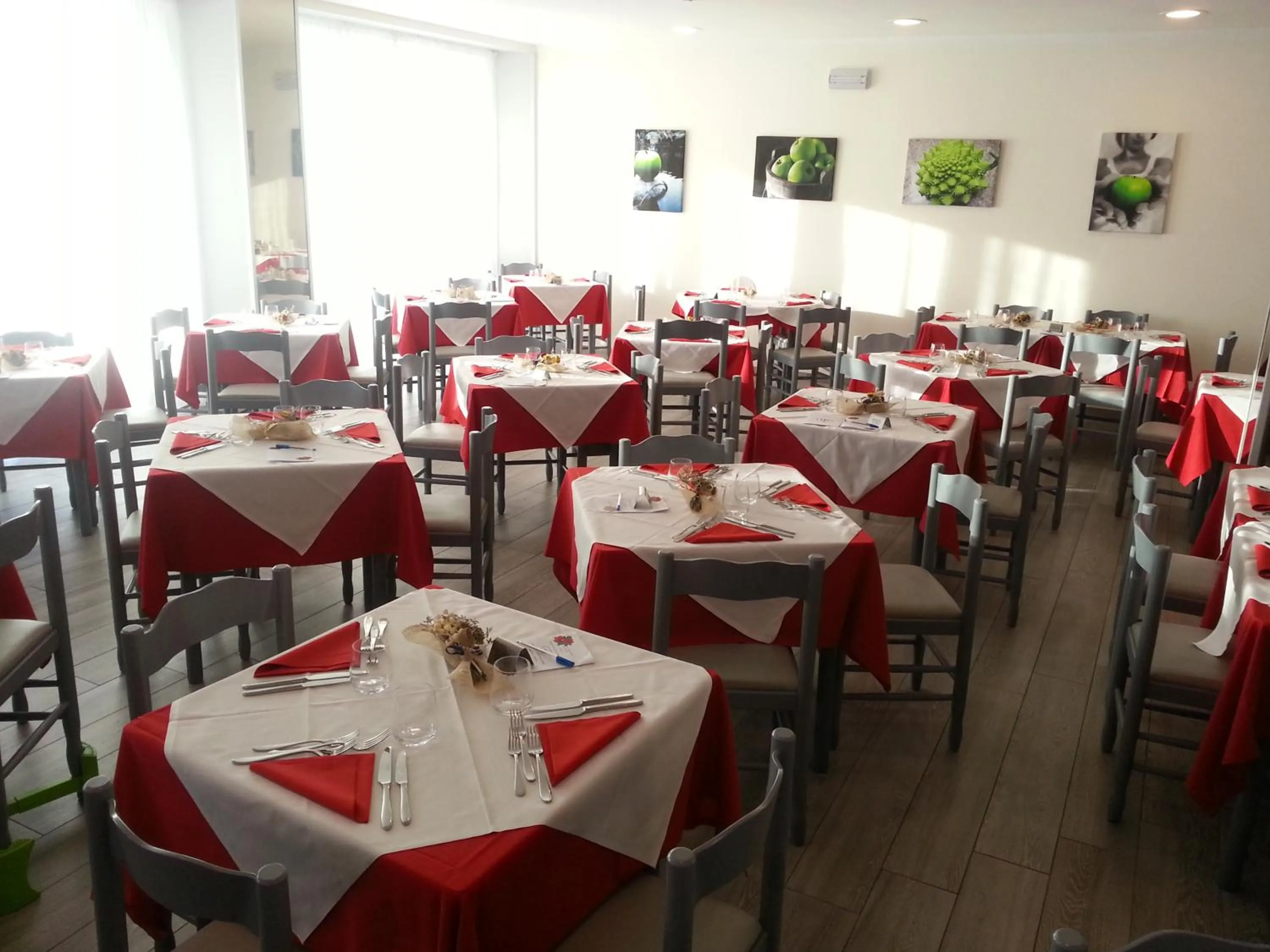 Restaurant/places to eat in Hotel Metropol