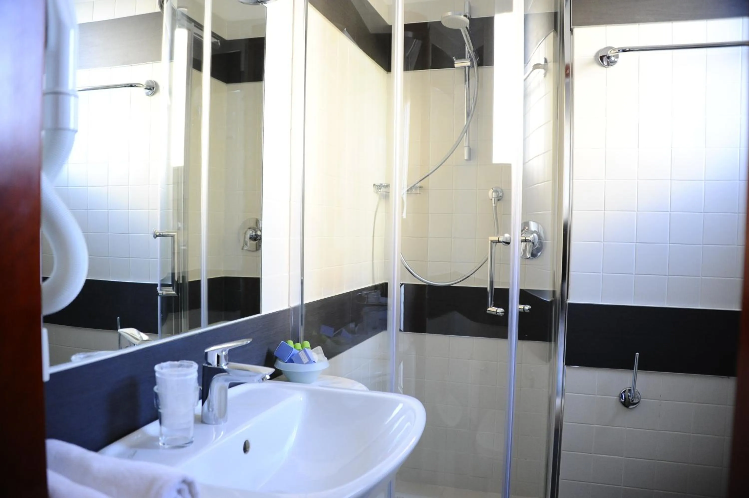 Shower in Hotel Metropol