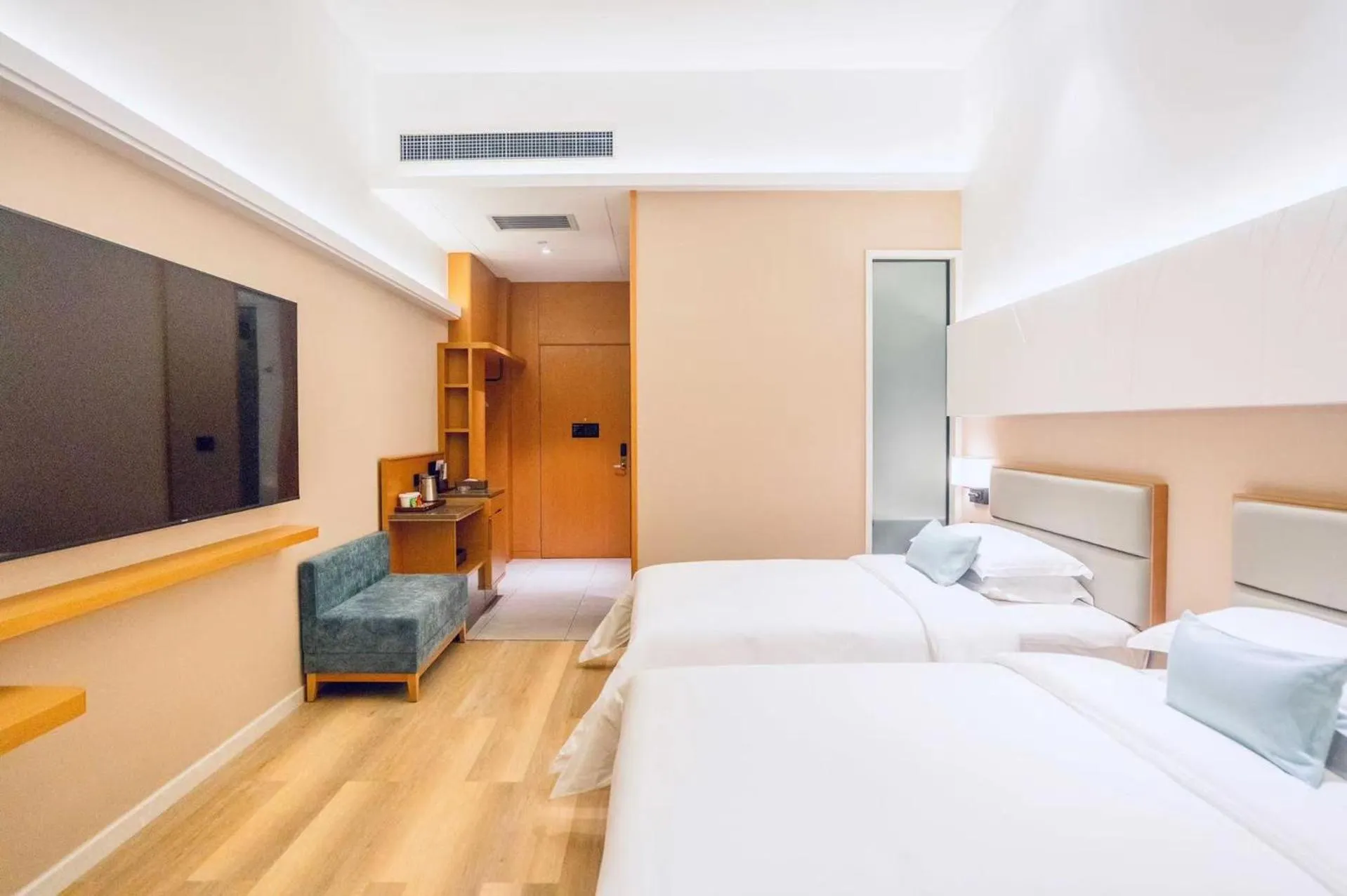 Photo of the whole room, Bed in Xianyang Licai Tianyou Hotel