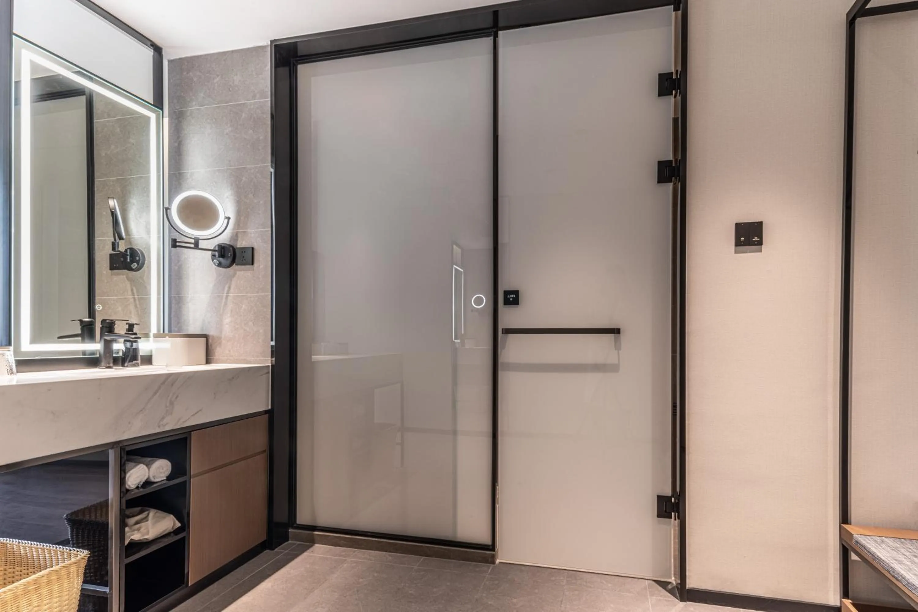 Shower in Atour Hotel Hangzhou Xiaoshan Airport Airport Town