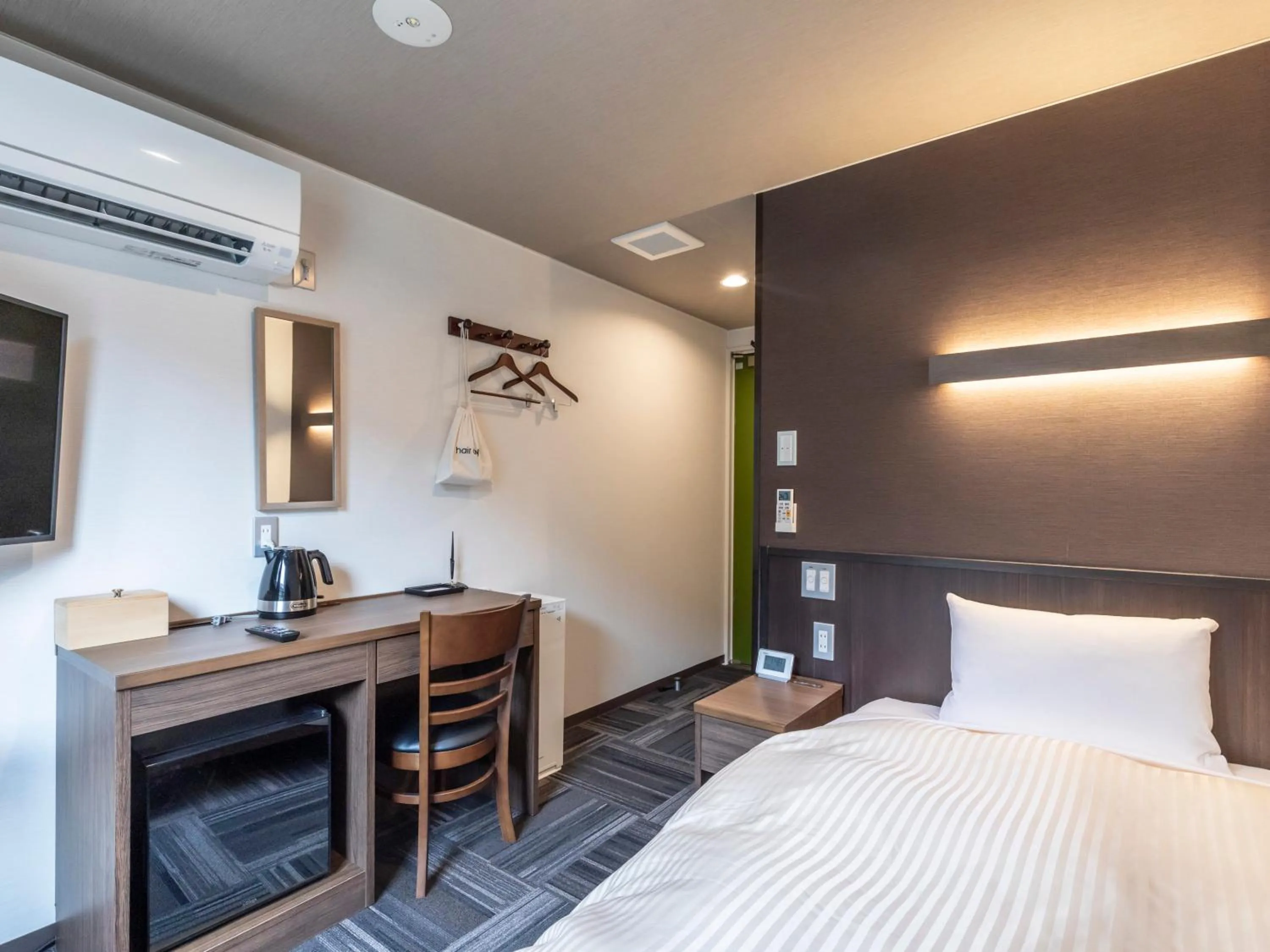 Standard Single Room in Business Hotel Awaikeda Eleven 2