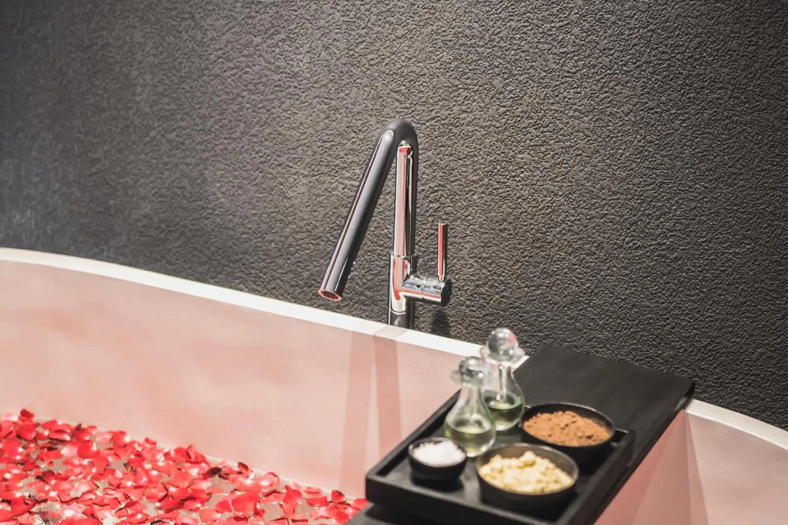 Massage in iSuite by Ekosistem