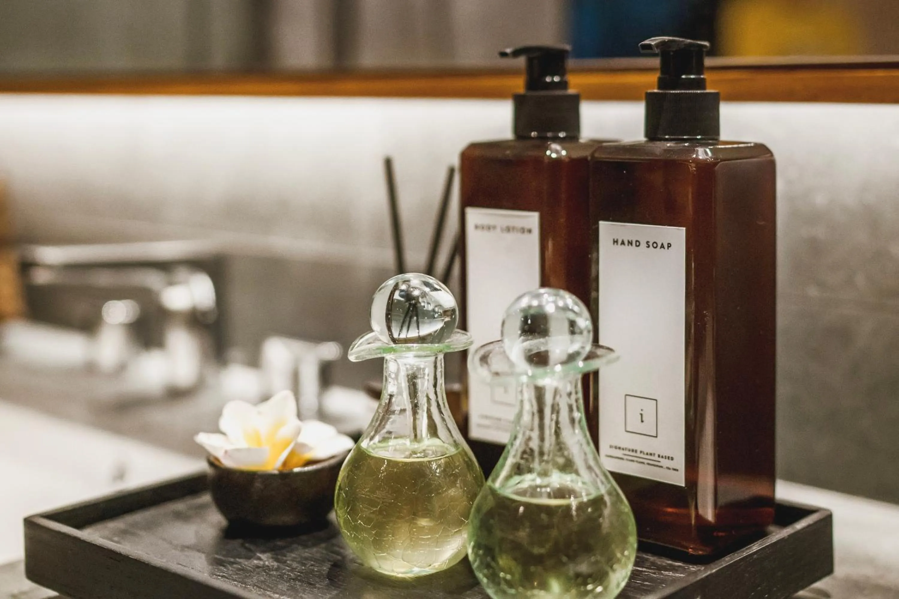 Massage in iSuite by Ekosistem