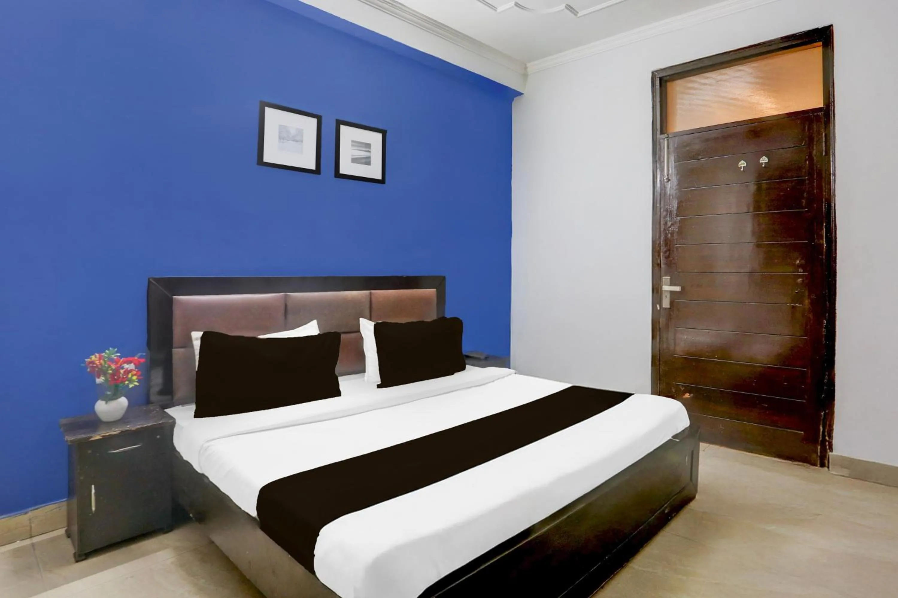 Super Townhouse Super Anmol Residency Near Saket Metro Delhi