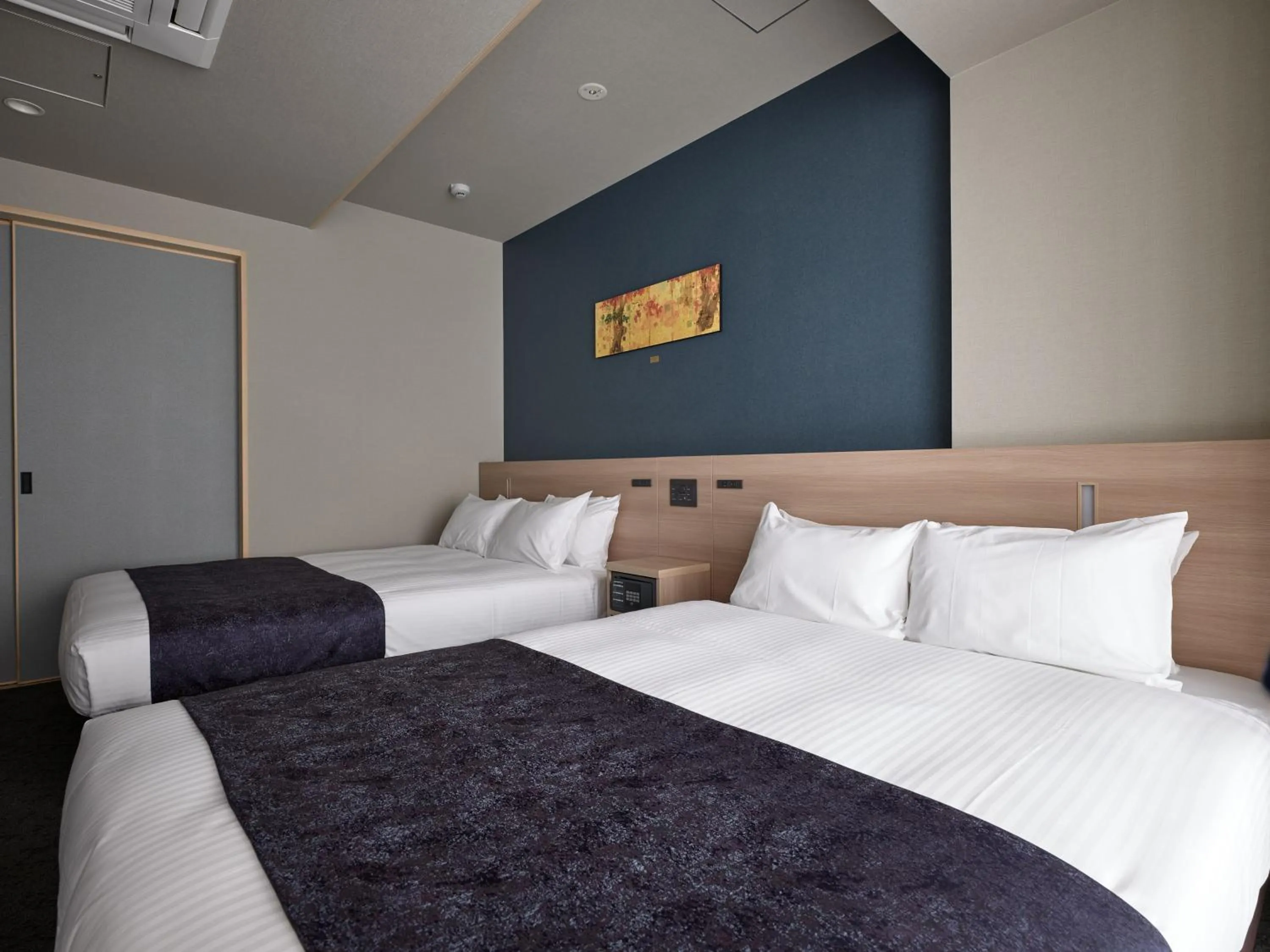 Bed in Premium Apart MONday KYOTO GOJO