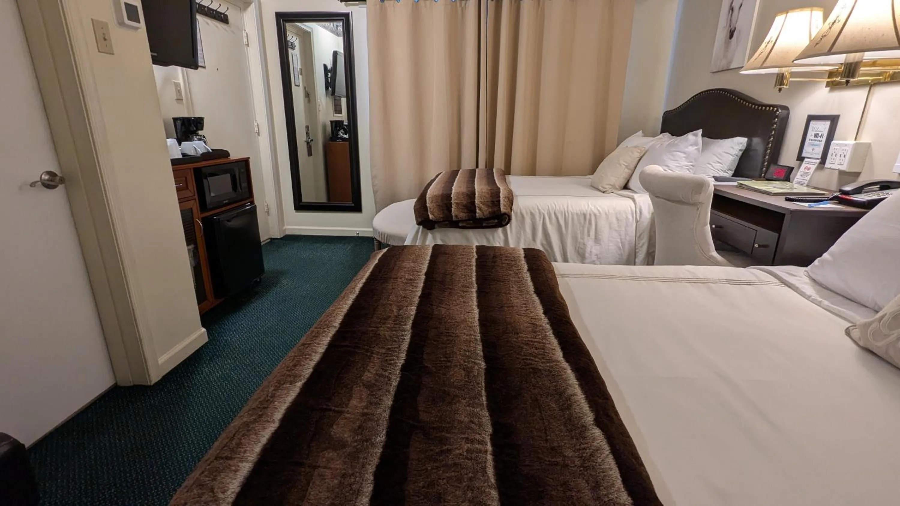 Bed in Amherst Inn - Virginia