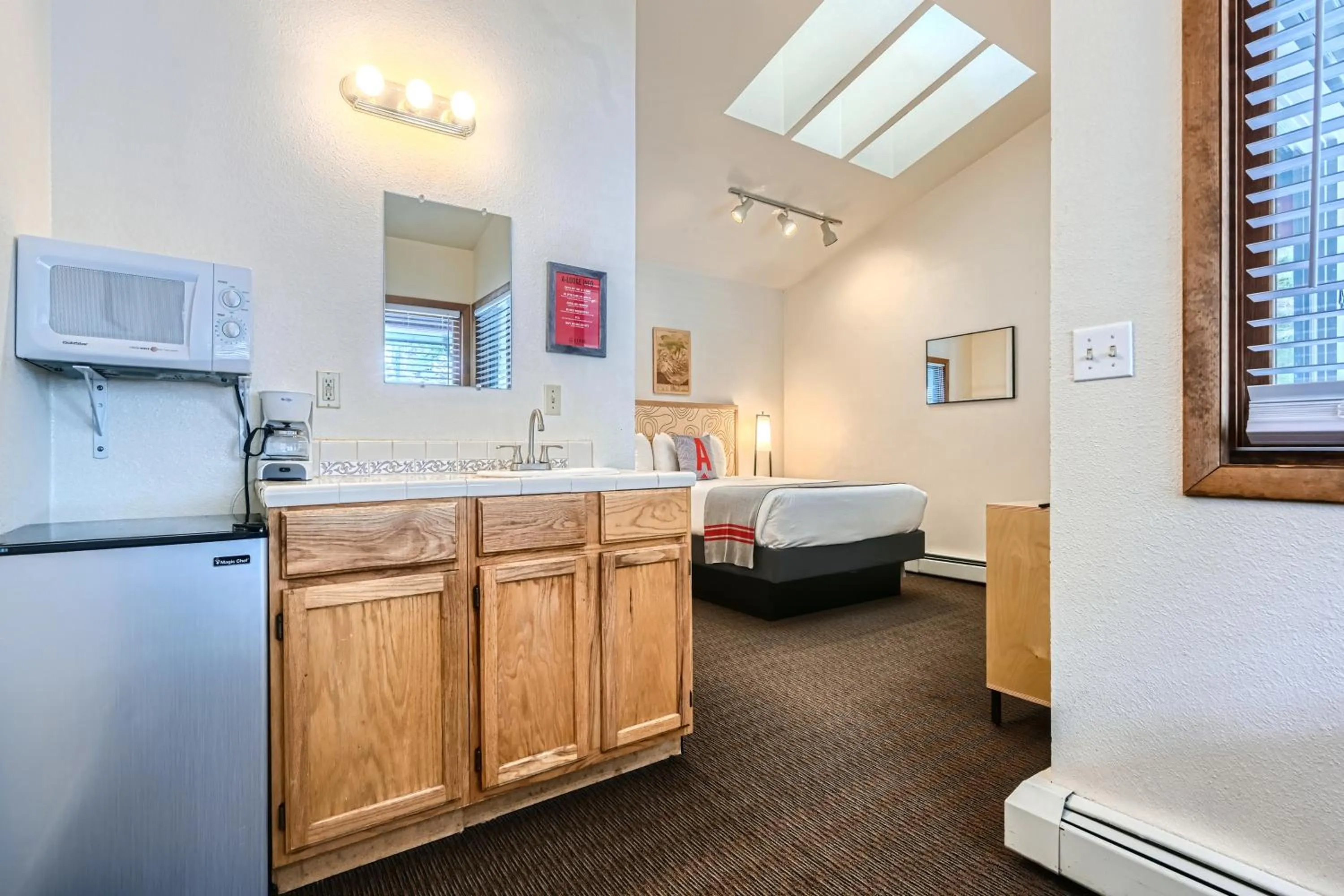 Photo of the whole room, Bed in A-Lodge Boulder