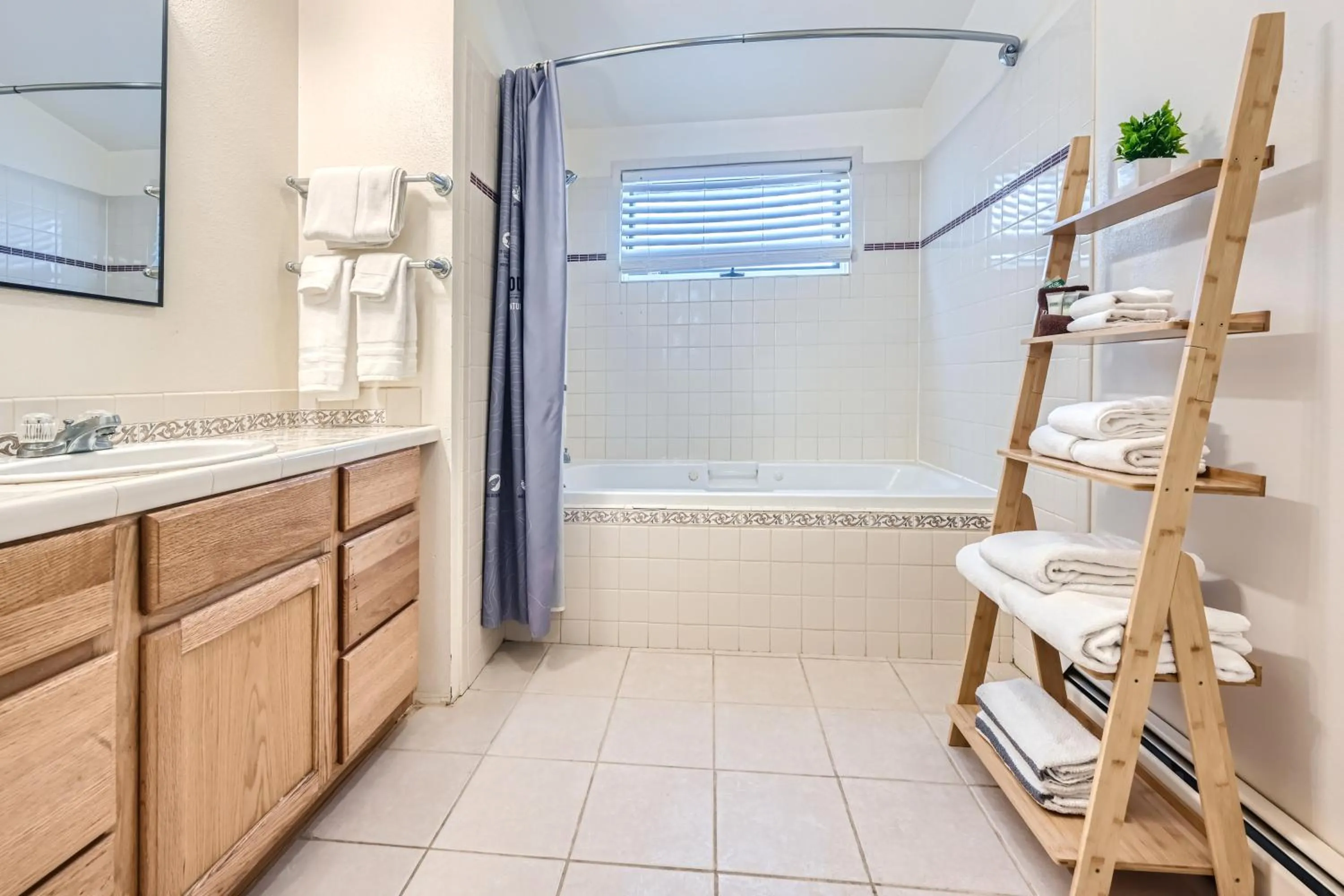 Bathroom in A-Lodge Boulder