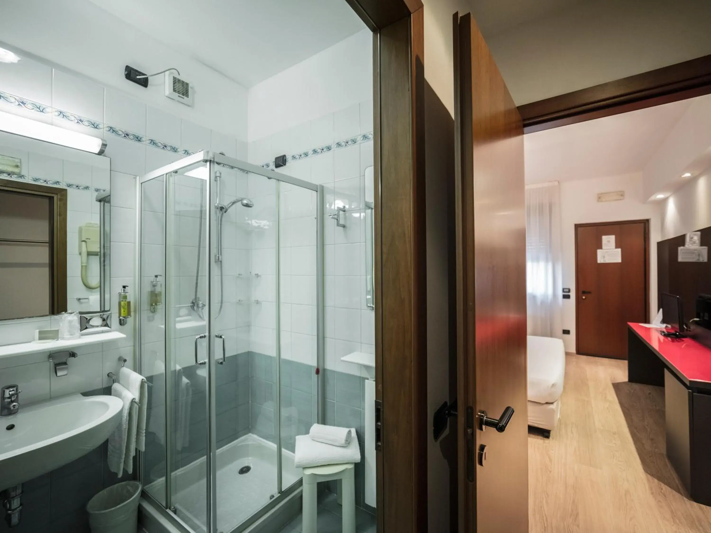 Double or Twin Room in Blue Relais Maggiore Double or Twin Room in Blue Relais Maggiore