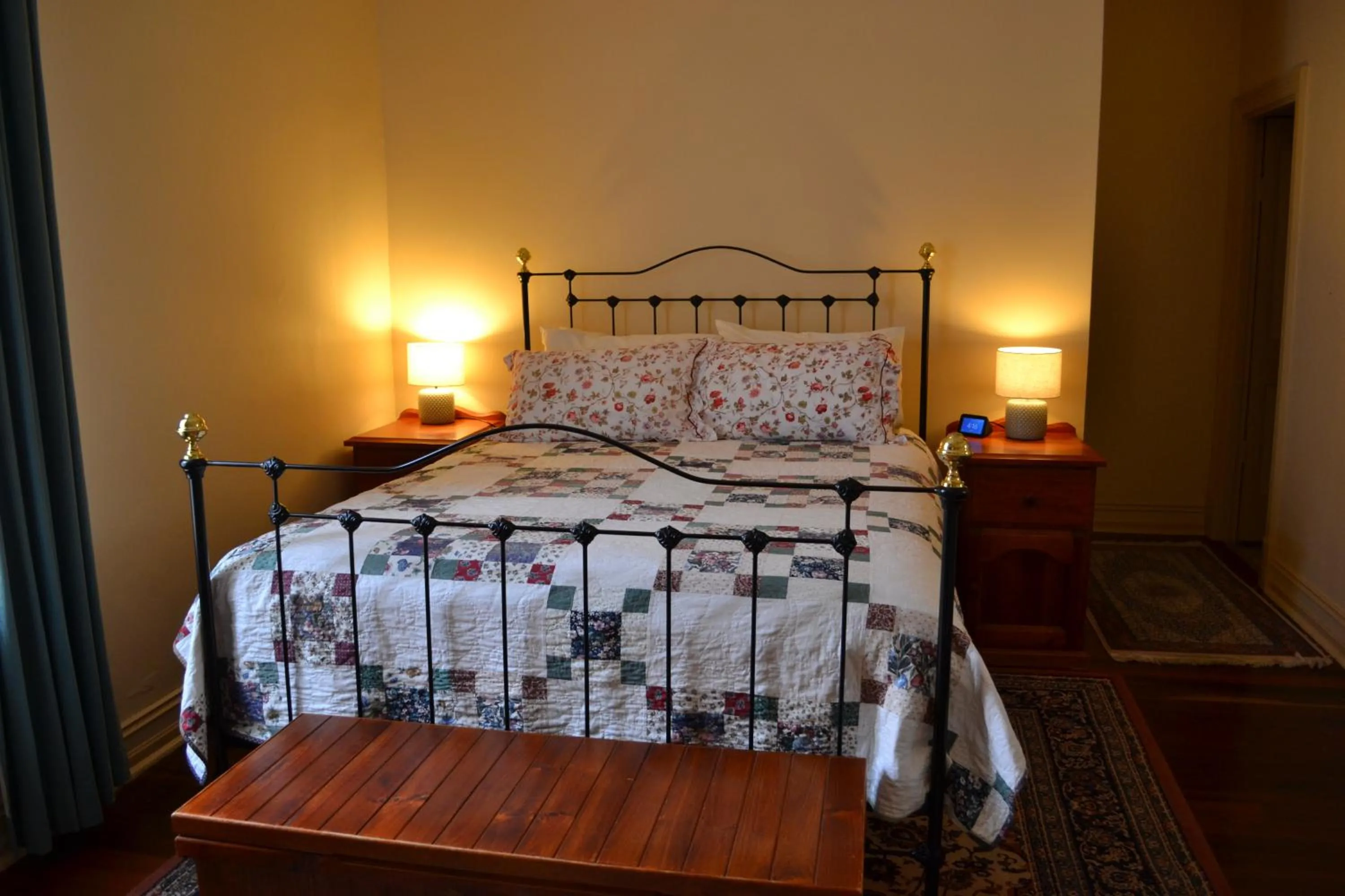 Bed in Robe House Heritage Accommodation