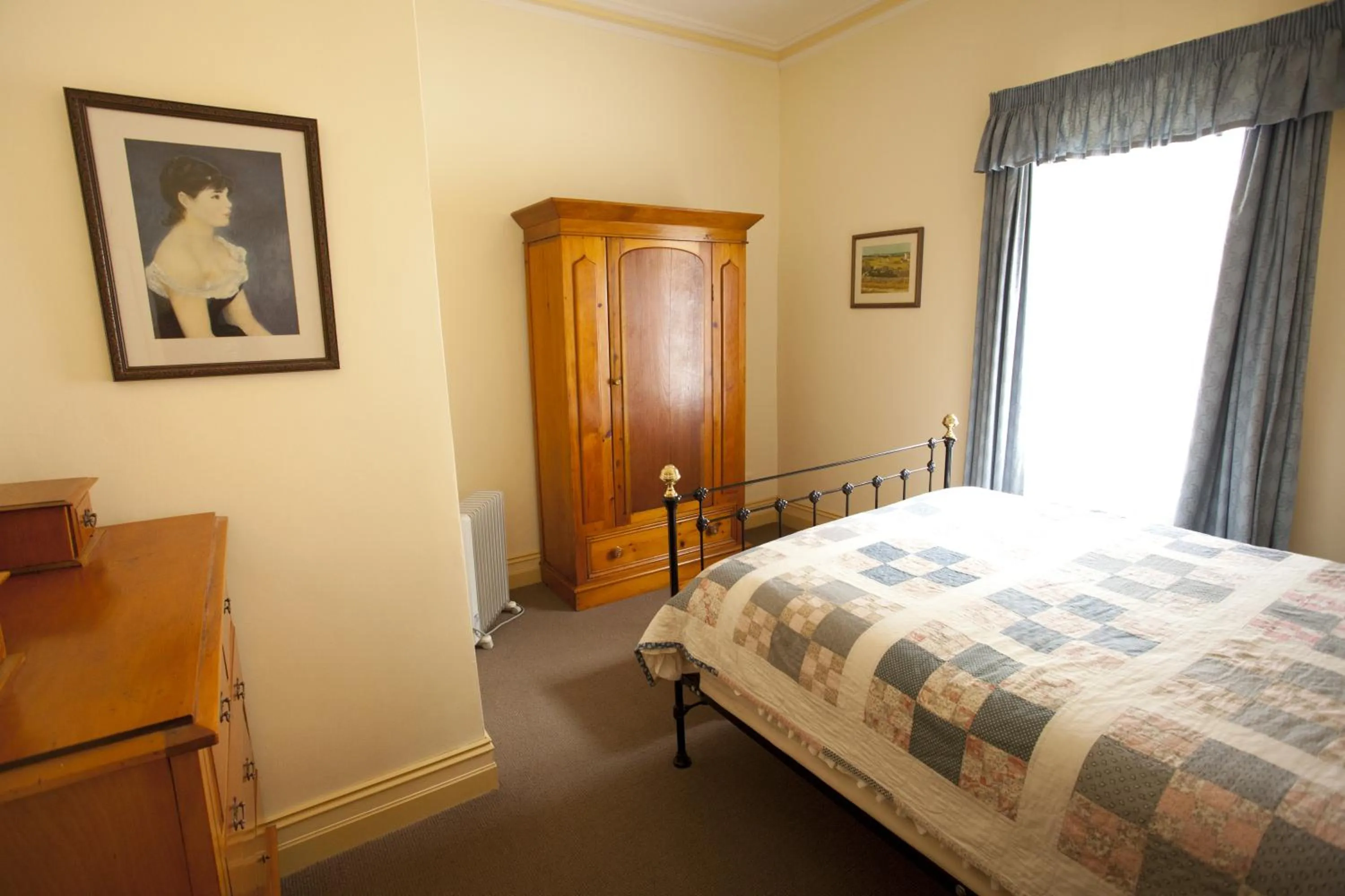 Bed in Robe House Heritage Accommodation