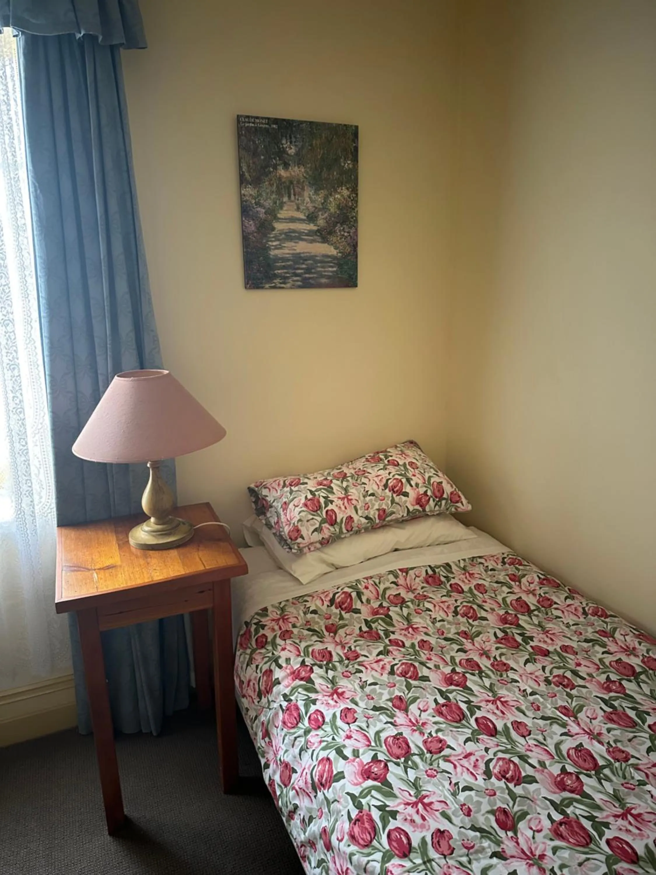 Bed in Robe House Heritage Accommodation