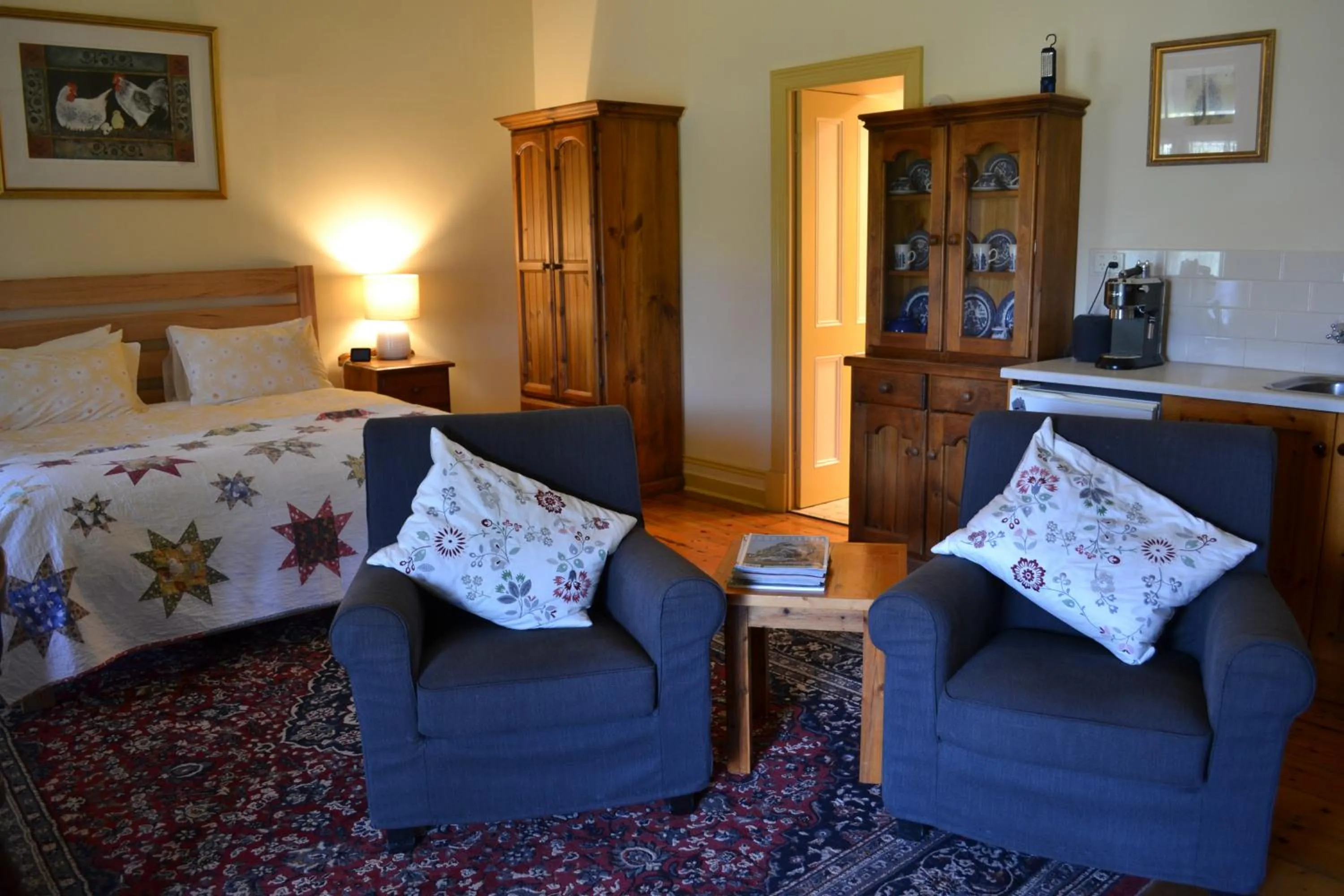 Kitchen or kitchenette, Bed in Robe House Heritage Accommodation