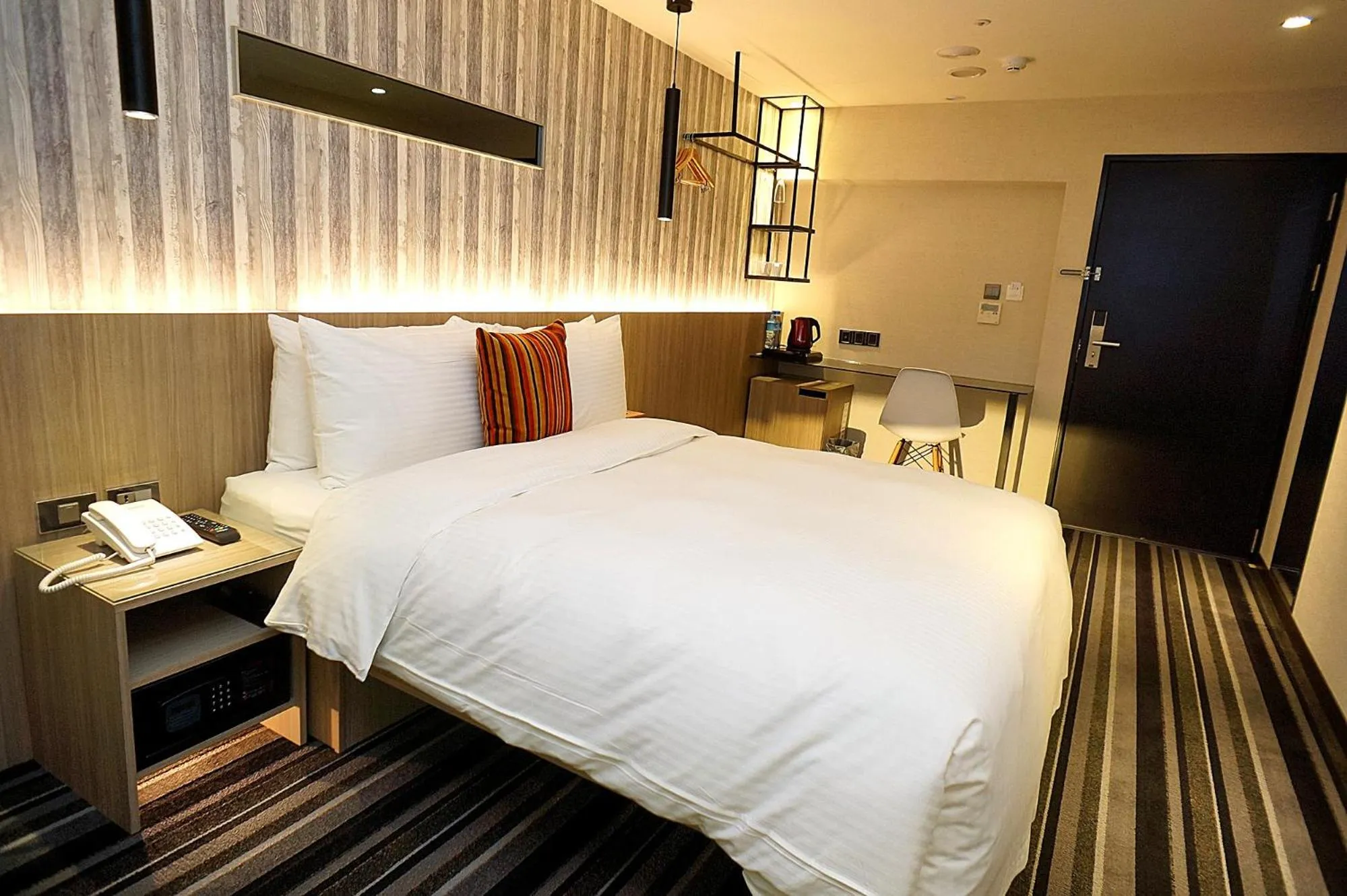 Photo of the whole room, Bed in Via Hotel - Zhongxiao
