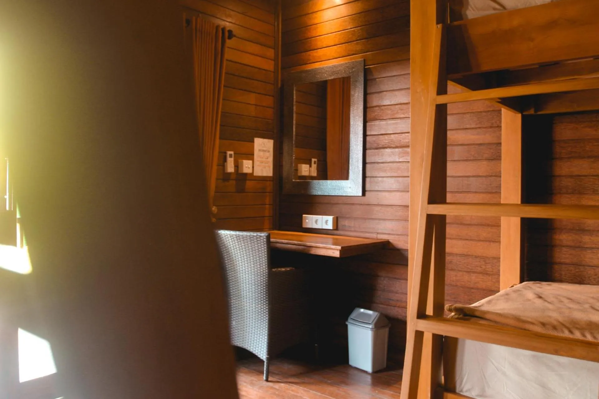 wardrobe in Garden Cottage Lembongan & Hostel