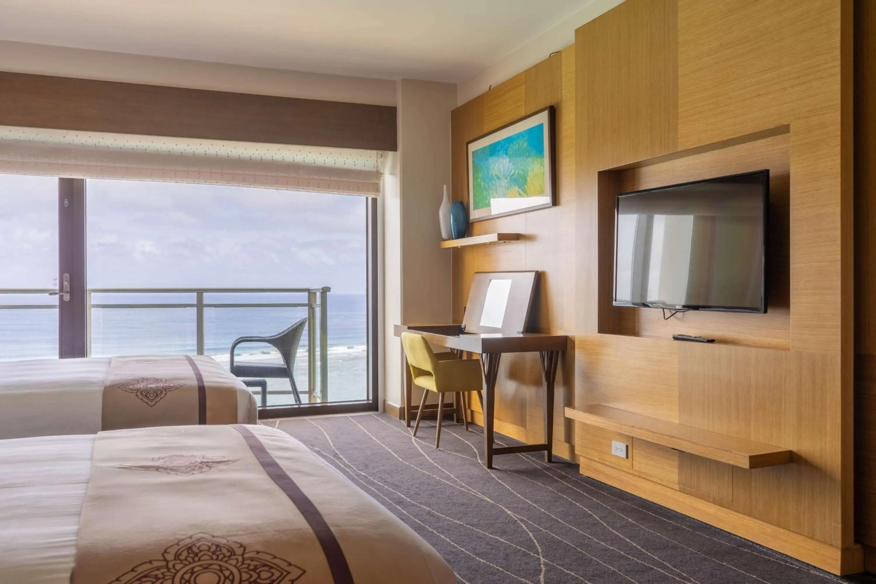 Bedroom, Bed in Dusit Thani Guam Resort