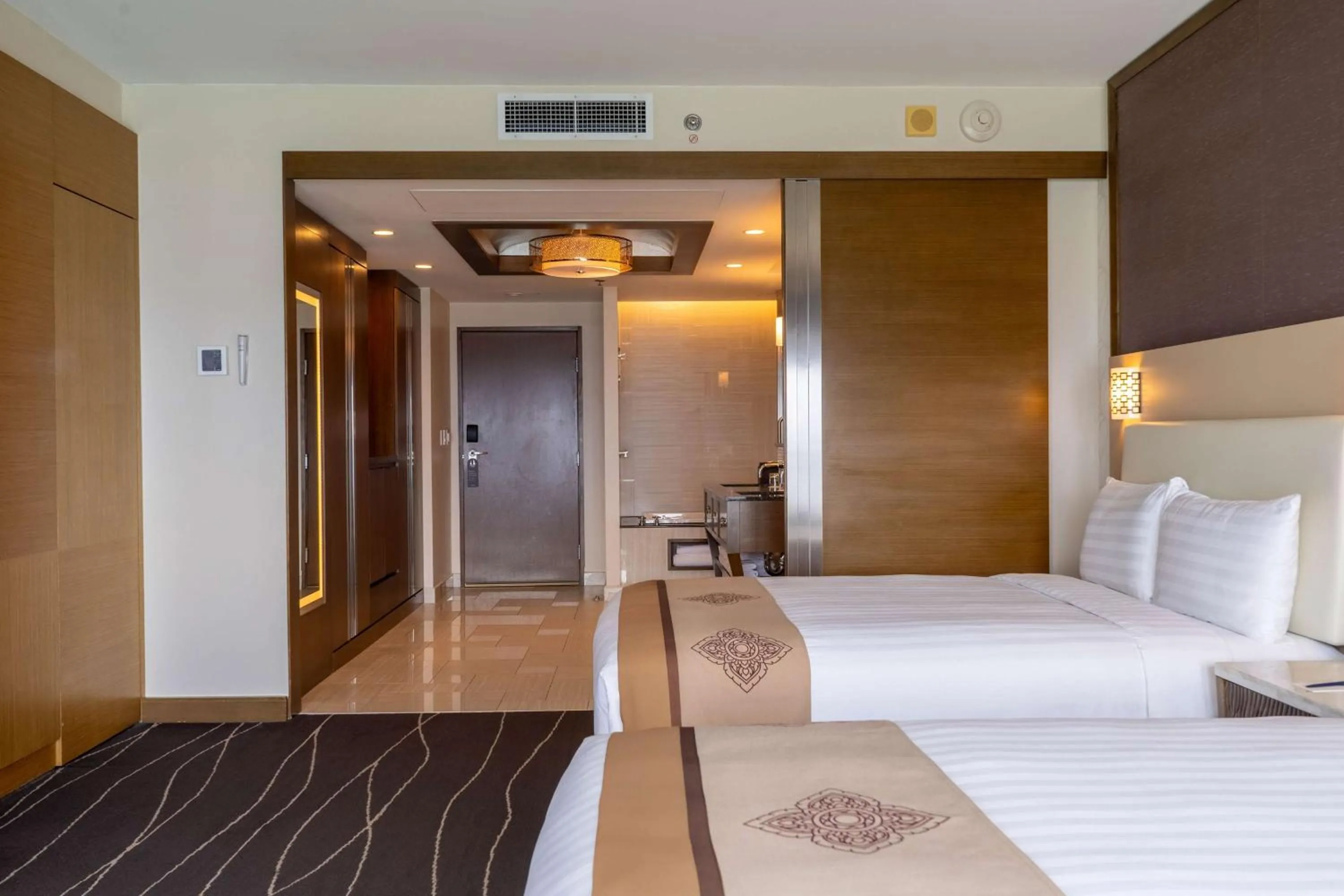 Bedroom, Bed in Dusit Thani Guam Resort