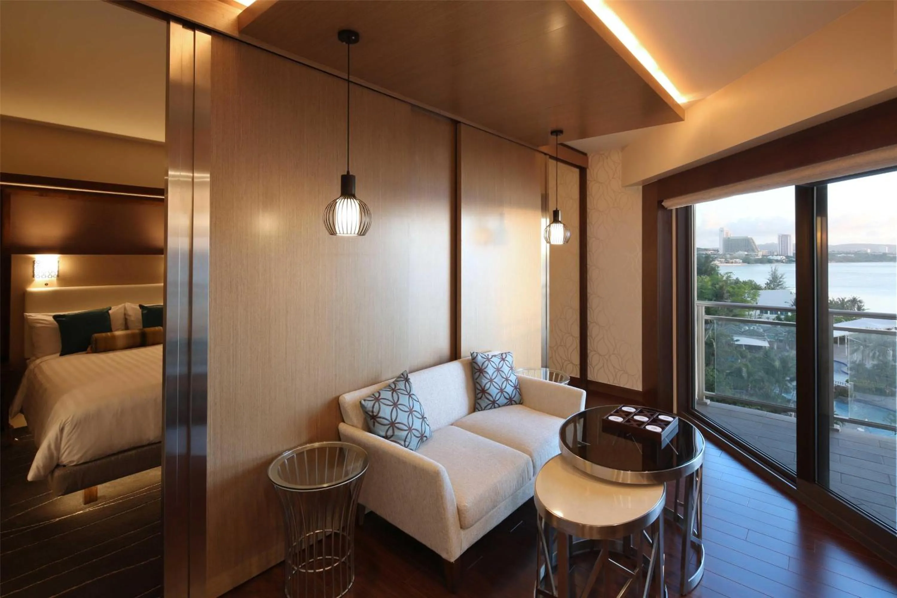 Bedroom, Bed in Dusit Thani Guam Resort