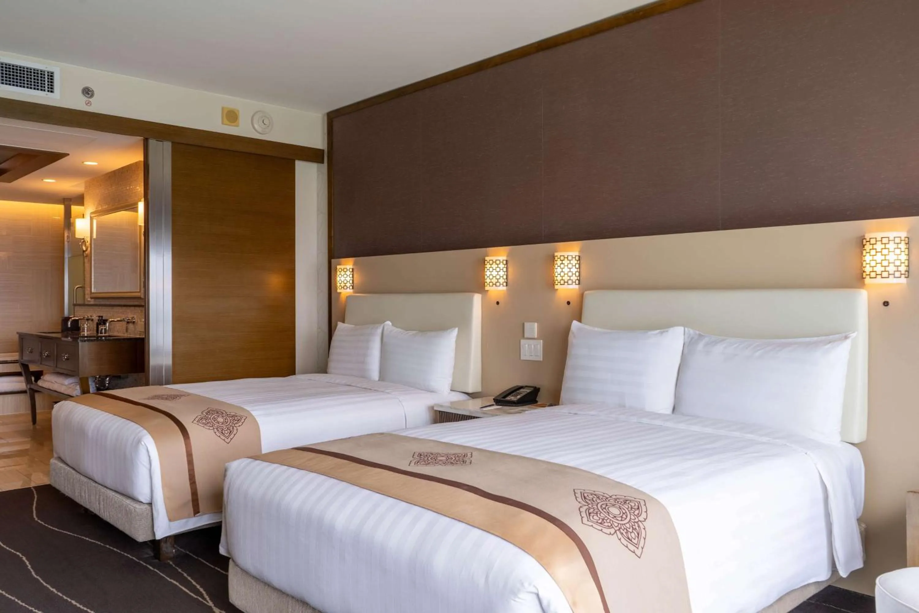 Bedroom, Bed in Dusit Thani Guam Resort