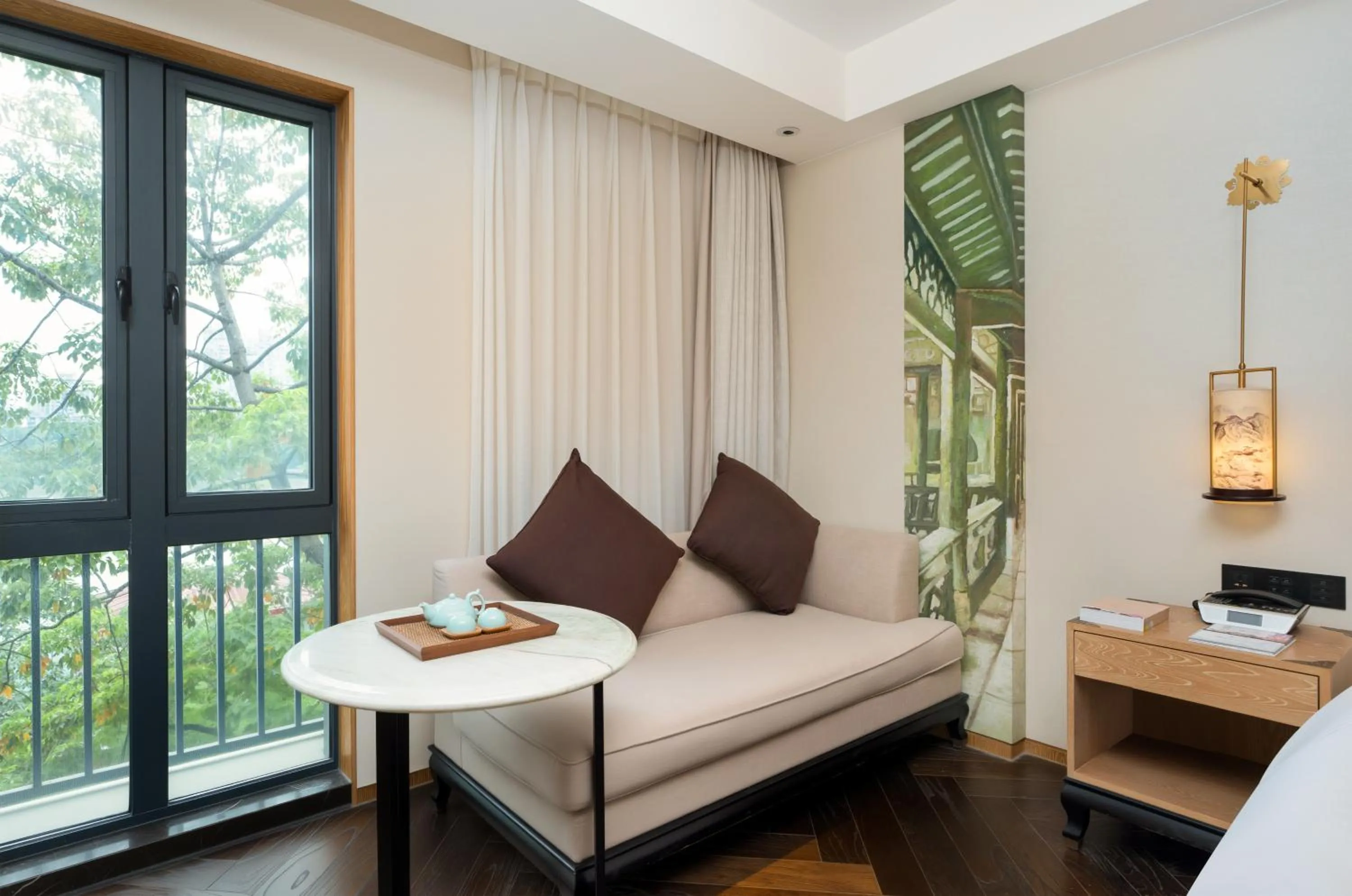 Living room, Bed in 广州岭南五号酒店 LN Hotel Five