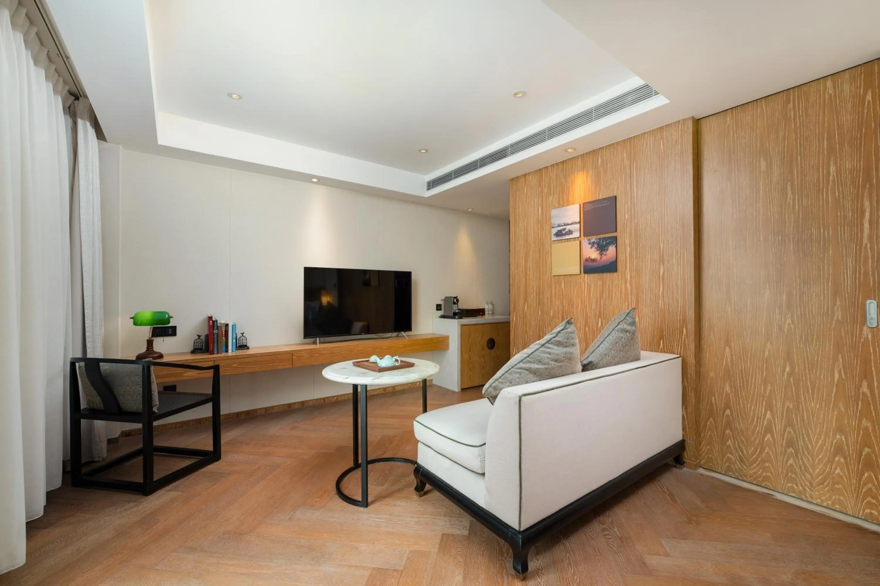 TV and multimedia in 广州岭南五号酒店 LN Hotel Five