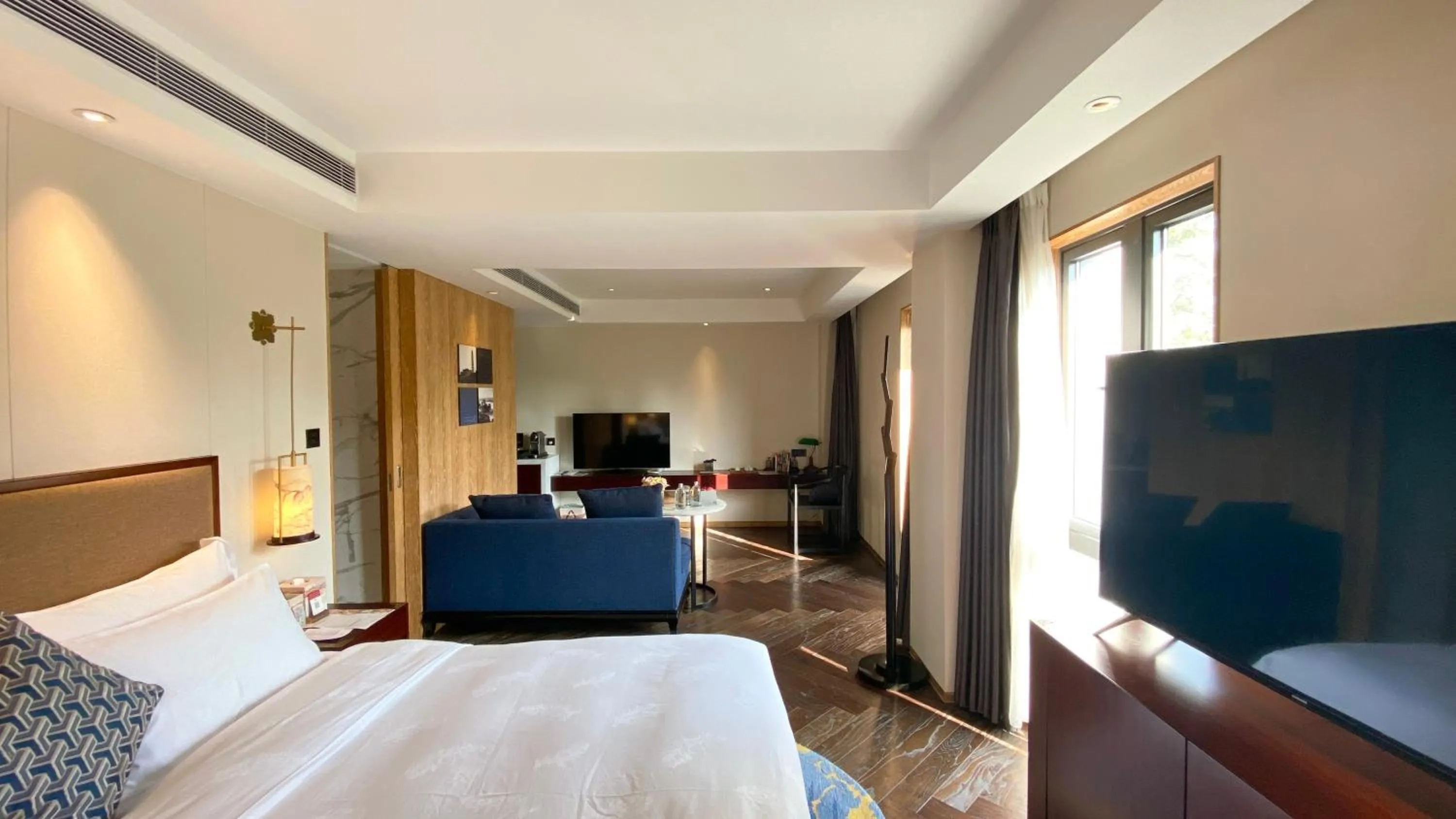 Photo of the whole room, Bed in 广州岭南五号酒店 LN Hotel Five